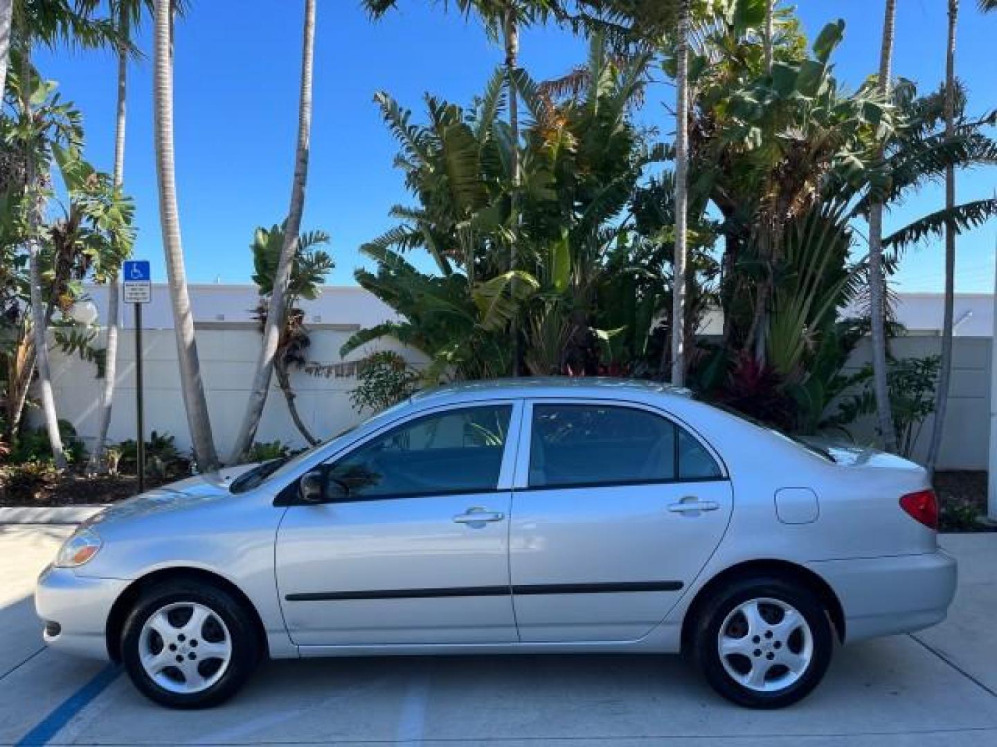 2005 Silver Streak Mica /Light Gray Toyota Corolla CE LOW MILES 39,259 (1NXBR32E55Z) with an 1.8L DOHC SEFI 16-Valve 4-Cyl Aluminum Engine engine, Automatic transmission, located at 4701 North Dixie Hwy, Pompano Beach, FL, 33064, (954) 422-2889, 26.240938, -80.123474 - OUR WEBPAGE FLORIDACARS1.COM HAS OVER 100 PHOTOS AND FREE CARFAX LINK 2005 TOYOTA COROLLA CE ROAD READY 1.8L I4 VIN: 1NXBR32E55Z429221 FLORIDA OWNER SEDAN 4 DR LOW MILES 39,259 1.8L I4 F DOHC 16V 6 SERVICE RECORDS GASOLINE 38 MPG FRONT WHEEL DRIVE FWD Front Bucket Seats THIS IS ONE OF THE NICEST COR - Photo#99