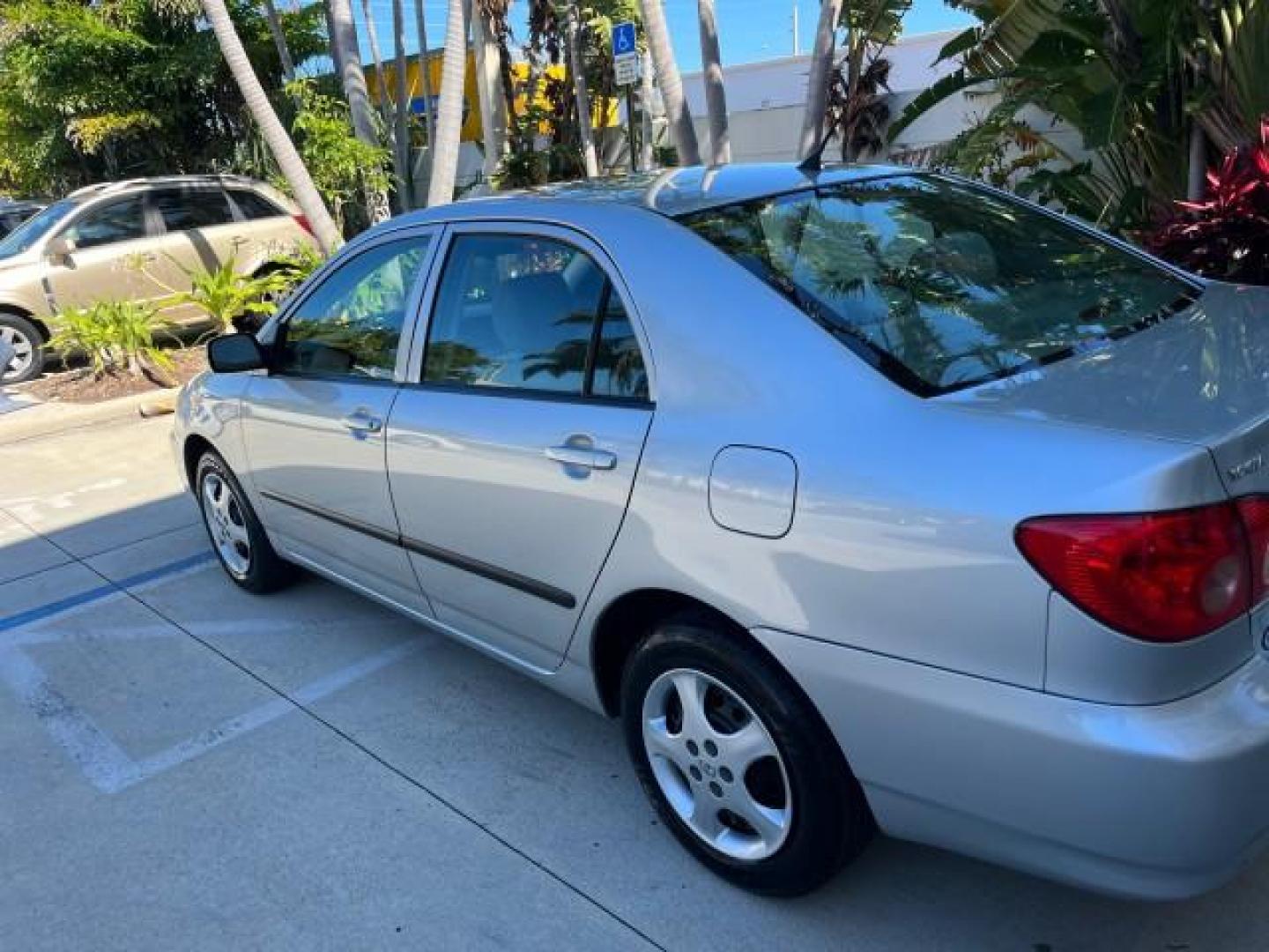 2005 Silver Streak Mica /Light Gray Toyota Corolla CE LOW MILES 39,259 (1NXBR32E55Z) with an 1.8L DOHC SEFI 16-Valve 4-Cyl Aluminum Engine engine, Automatic transmission, located at 4701 North Dixie Hwy, Pompano Beach, FL, 33064, (954) 422-2889, 26.240938, -80.123474 - OUR WEBPAGE FLORIDACARS1.COM HAS OVER 100 PHOTOS AND FREE CARFAX LINK 2005 TOYOTA COROLLA CE ROAD READY 1.8L I4 VIN: 1NXBR32E55Z429221 FLORIDA OWNER SEDAN 4 DR LOW MILES 39,259 1.8L I4 F DOHC 16V 6 SERVICE RECORDS GASOLINE 38 MPG FRONT WHEEL DRIVE FWD Front Bucket Seats THIS IS ONE OF THE NICEST COR - Photo#81