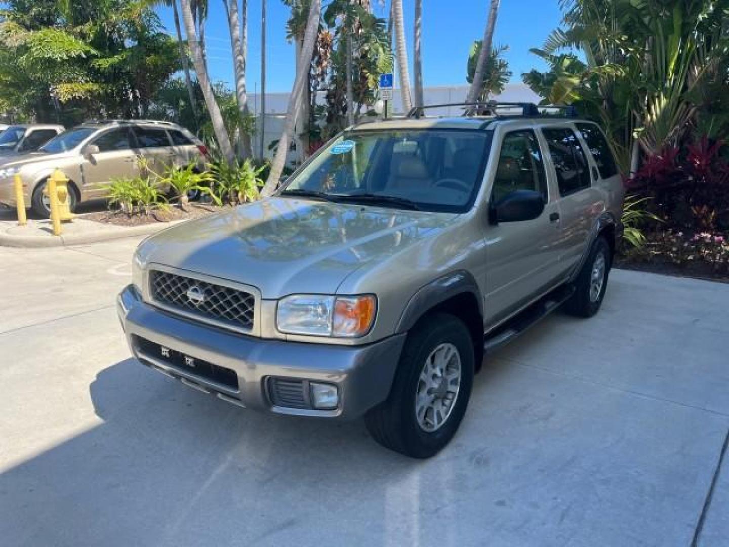 2001 Bronzed Gray Metallic /Beige Nissan Pathfinder SE LOW MILES 50,811 (JN8DR07X91W) with an 3.5L DOHC SMPI V6 Engine engine, Automatic transmission, located at 4701 North Dixie Hwy, Pompano Beach, FL, 33064, (954) 422-2889, 26.240938, -80.123474 - OUR WEBPAGE FLORIDACARS1.COM HAS OVER 100 PHOTOS AND FREE CARFAX LINK 2001 NISSAN PATHFINDER LE ROAD READY 3.5L V6 VIN: JN8DR07X91W511154 NO ACCIDENTS 4 DOOR WAGON/SPORT UTILITY NO RECALLS 3.5L V6 F DOHC POWER SEATS GASOLINE POWER MIRRORS REAR WHEEL DRIVE LOW MILES 50,811 ABS Brakes CD Audio Power L - Photo#3