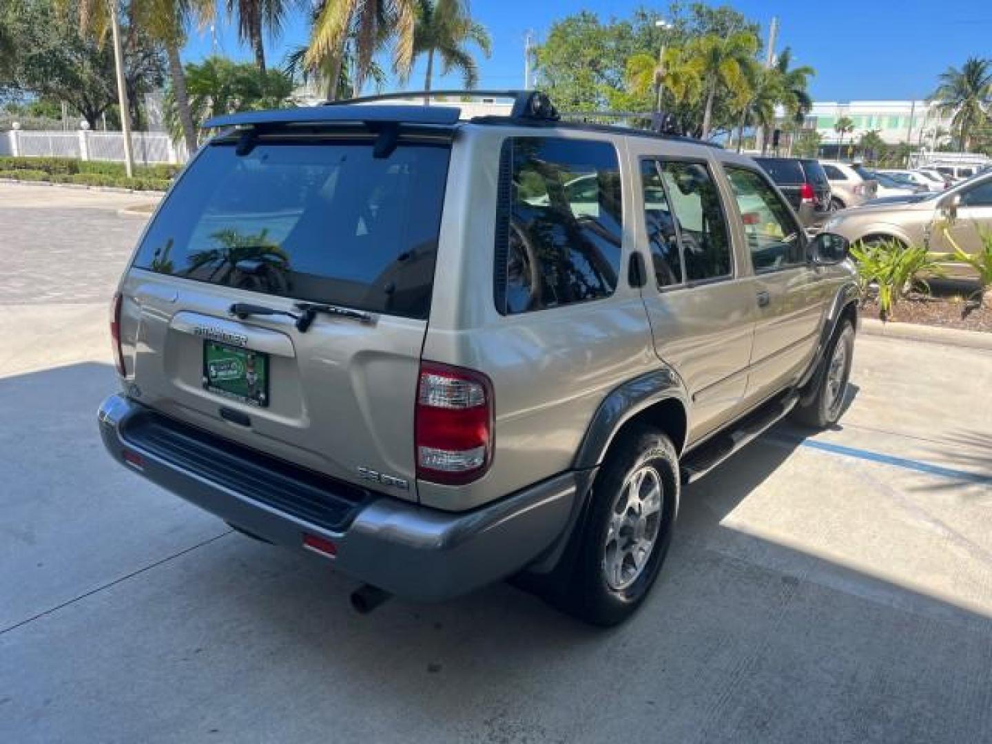 2001 Bronzed Gray Metallic /Beige Nissan Pathfinder SE LOW MILES 50,811 (JN8DR07X91W) with an 3.5L DOHC SMPI V6 Engine engine, Automatic transmission, located at 4701 North Dixie Hwy, Pompano Beach, FL, 33064, (954) 422-2889, 26.240938, -80.123474 - OUR WEBPAGE FLORIDACARS1.COM HAS OVER 100 PHOTOS AND FREE CARFAX LINK 2001 NISSAN PATHFINDER LE ROAD READY 3.5L V6 VIN: JN8DR07X91W511154 NO ACCIDENTS 4 DOOR WAGON/SPORT UTILITY NO RECALLS 3.5L V6 F DOHC POWER SEATS GASOLINE POWER MIRRORS REAR WHEEL DRIVE LOW MILES 50,811 ABS Brakes CD Audio Power L - Photo#7