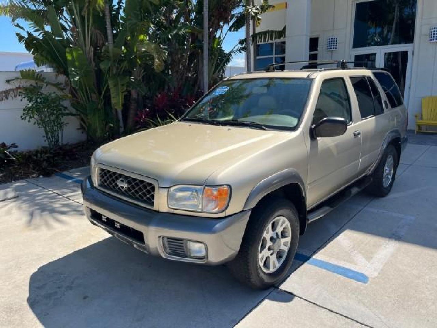 2001 Bronzed Gray Metallic /Beige Nissan Pathfinder SE LOW MILES 50,811 (JN8DR07X91W) with an 3.5L DOHC SMPI V6 Engine engine, Automatic transmission, located at 4701 North Dixie Hwy, Pompano Beach, FL, 33064, (954) 422-2889, 26.240938, -80.123474 - OUR WEBPAGE FLORIDACARS1.COM HAS OVER 100 PHOTOS AND FREE CARFAX LINK 2001 NISSAN PATHFINDER LE ROAD READY 3.5L V6 VIN: JN8DR07X91W511154 NO ACCIDENTS 4 DOOR WAGON/SPORT UTILITY NO RECALLS 3.5L V6 F DOHC POWER SEATS GASOLINE POWER MIRRORS REAR WHEEL DRIVE LOW MILES 50,811 ABS Brakes CD Audio Power L - Photo#80