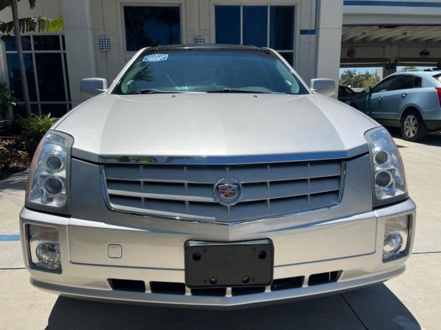 2006 Silver Smoke /Ebony Cadillac SRX LOW MILES 77,182 (1GYEE637160) with an 3.6L V6 VVT Engine engine, Automatic transmission, located at 4701 North Dixie Hwy, Pompano Beach, FL, 33064, (954) 422-2889, 26.240938, -80.123474 - OUR WEBPAGE FLORIDACARS1.COM HAS OVER 100 PHOTOS AND FREE CARFAX LINK 2006 CADILLAC SRX POWER LIFTGATE NEW $41,995 ROAD READY VIN: 1GYEE637160154304 NO RECALLS FLORIDA OWNER 4 DOOR WAGON/SPORT UTILITY 26 SERVICE RECORDS 3.6L V6 F PARK SENSORS POWER LEATHER SEATS 3 ROW GASOLINE LOW MILES 71,182 PANOR - Photo#84