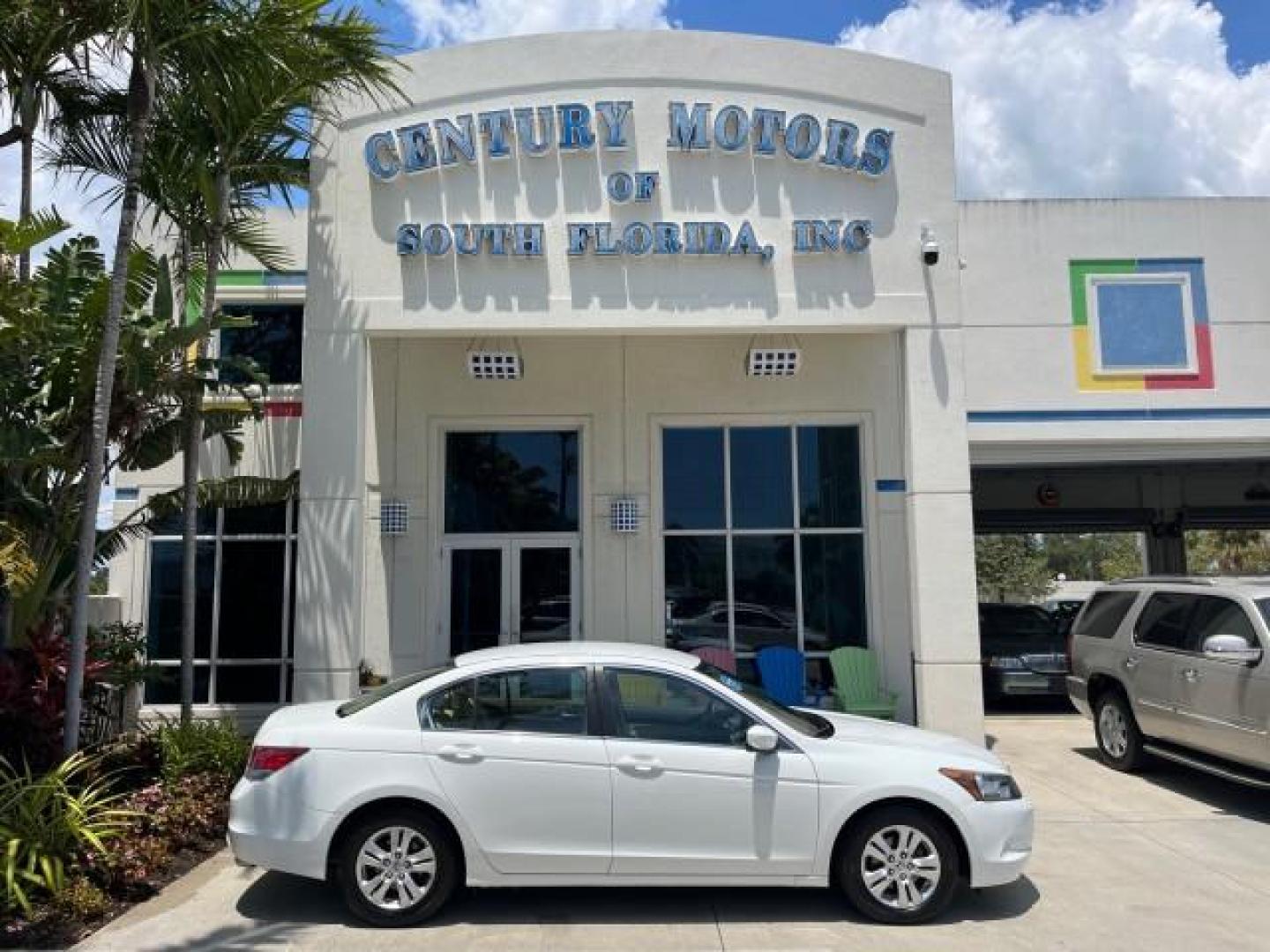 2008 Taffeta White /Ivory Honda Accord Sdn LX-P LOW MILES 37,055 (1HGCP264X8A) with an 2.4L DOHC MPFI 16-Valve i-VTEC I4 Engine engine, Automatic transmission, located at 4701 North Dixie Hwy, Pompano Beach, FL, 33064, (954) 422-2889, 26.240938, -80.123474 - OUR WEBPAGE FLORIDACARS1.COM HAS OVER 100 PHOTOS AND FREE CARFAX LINK 2008 HONDA ACCORD LX-P ROAD READY 2.4L I4 VIN: 1HGCP264X8A138487 NO RECALLS 31 MPG SEDAN 4 DR FLORIDA OWNER 2.4L I4 F DOHC 16V LOW MILES 37,055 GASOLINE POWER SEATS/MIRRORS 7 SERVICE RECORDS Active Head Restraints Anti-Theft Syste - Photo#0