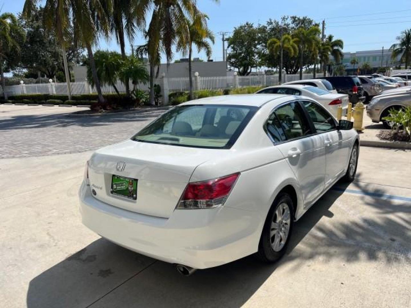 2008 Taffeta White /Ivory Honda Accord Sdn LX-P LOW MILES 37,055 (1HGCP264X8A) with an 2.4L DOHC MPFI 16-Valve i-VTEC I4 Engine engine, Automatic transmission, located at 4701 North Dixie Hwy, Pompano Beach, FL, 33064, (954) 422-2889, 26.240938, -80.123474 - OUR WEBPAGE FLORIDACARS1.COM HAS OVER 100 PHOTOS AND FREE CARFAX LINK 2008 HONDA ACCORD LX-P ROAD READY 2.4L I4 VIN: 1HGCP264X8A138487 NO RECALLS 31 MPG SEDAN 4 DR FLORIDA OWNER 2.4L I4 F DOHC 16V LOW MILES 37,055 GASOLINE POWER SEATS/MIRRORS 7 SERVICE RECORDS Active Head Restraints Anti-Theft Syste - Photo#7