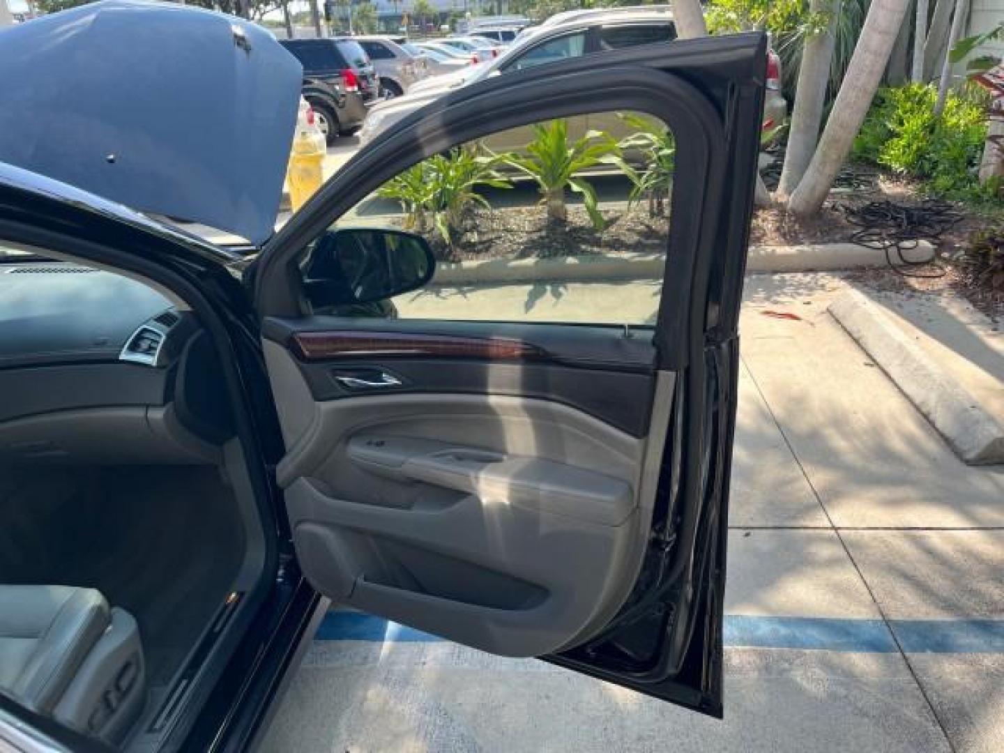 2011 Black Raven /Titanium w/Ebony accents Cadillac SRX Luxury Collection LOW MILES 65,496 (3GYFNAEY1BS) with an 3.0L VVT DOHC V6 SIDI Engine engine, Automatic transmission, located at 4701 North Dixie Hwy, Pompano Beach, FL, 33064, (954) 422-2889, 26.240938, -80.123474 - OUR WEBPAGE FLORIDACARS1.COM HAS OVER 100 PHOTOS AND FREE CARFAX LINK 2011 CADILLAC SRX LUXURY COLLECTION NEW $39,565 ROAD READY VIN: 3GYFNAEY1BS674910 NO ACCIDENTS NO RECALLS 4 DOOR WAGON/SPORT UTILITY FLORIDA OWNER 3.OL V6 3.0L V6 F DOHC 24V LOW MILES 65,496 GASOLINE BACK UP CAMERA/SENSORS FRONT W - Photo#11