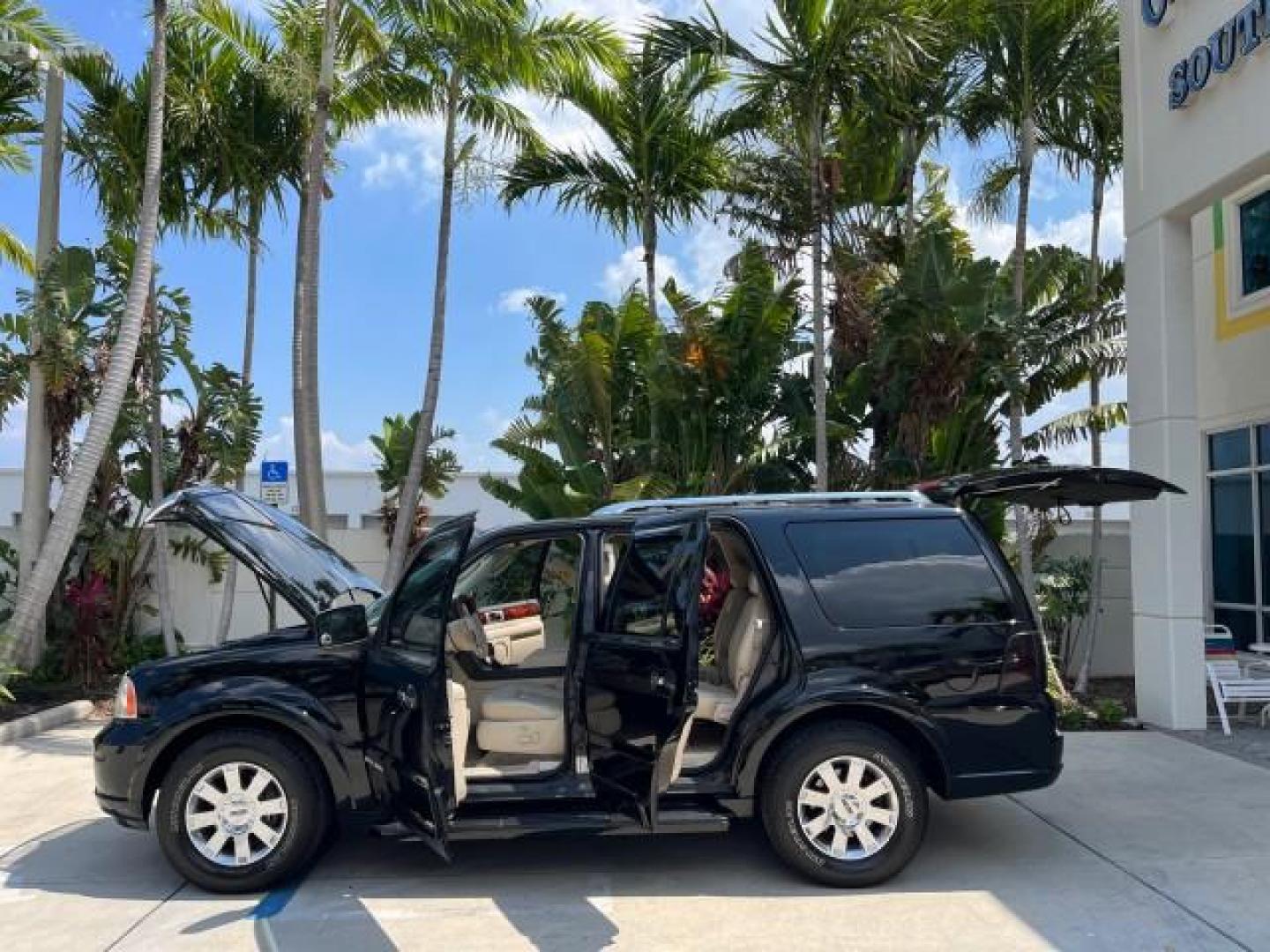 2003 Black /Light Parchment Lincoln Navigator AWD Luxury LOW MILES 74,590 (5LMFU28R43L) with an 5.4L DOHC 32-Valve V8 Intech Engine engine, Automatic transmission, located at 4701 North Dixie Hwy, Pompano Beach, FL, 33064, (954) 422-2889, 26.240938, -80.123474 - OUR WEBPAGE FLORIDACARS1.COM HAS OVER 100 PHOTOS AND FREE CARFAX LINK 2003 LINCOLN NAVIGATOR LUXURY ROAD READY 5.4L V8 VIN: 5LMFU28R43LJ04497 NO RECALLS AWD 4 DOOR WAGON/SPORT UTILITY POWER LEATHER SEATS 5.4L V8 F DOHC LOW MILES 74,590 GASOLINE 3 ROW SEATS 32 SERVICE RECORDS ALL WHEEL DRIVE POWER SU - Photo#8