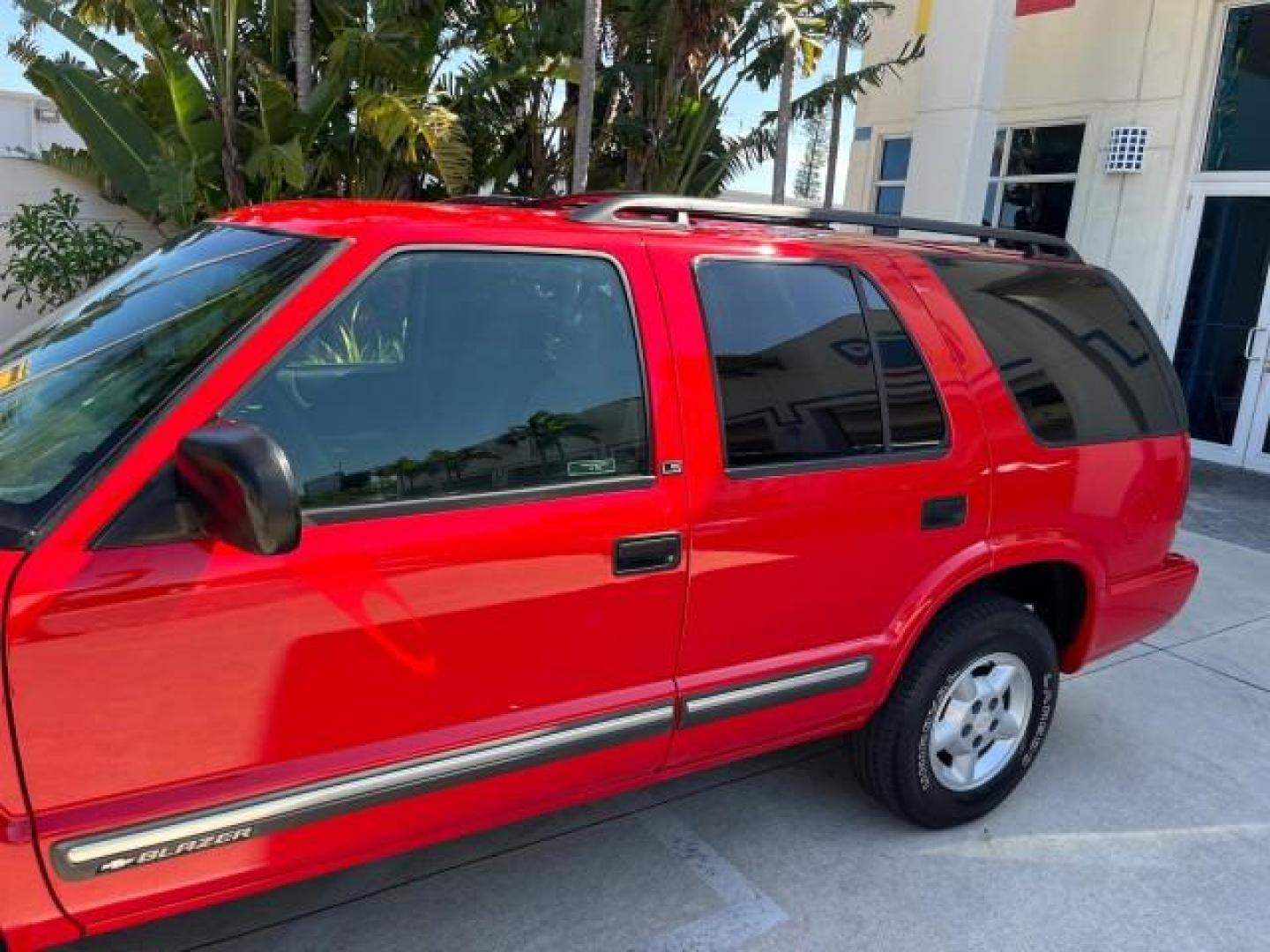 2000 Majestic Red Metallic /Gray/Graphite Chevrolet Blazer 4X4 TrailBlazer LOW MILES 78,578 (1GNDT13W6Y2) with an 4.3L Vortec 1000 SFI V6 Engine engine, Automatic transmission, located at 4701 North Dixie Hwy, Pompano Beach, FL, 33064, (954) 422-2889, 26.240938, -80.123474 - OUR WEBPAGE FLORIDACARS1.COM HAS OVER 100 PHOTOS AND FREE CARFAX LINK 2000 CHEVROLET BLAZER LS ROAD READY 4.3L V6 VIN: 1GNDT13W6Y2210222 NO ACCIDENTS 4 DOOR WAGON/SPORT UTILITY NO RECALLS 4X4 4.3L V6 F OHV 12V LOW MILES 78,578 GASOLINE 1 OWNER REAR WHEEL DRIVE W/ 4X4 11 SERVICE RECORDS 4WD Alloy Whe - Photo#75