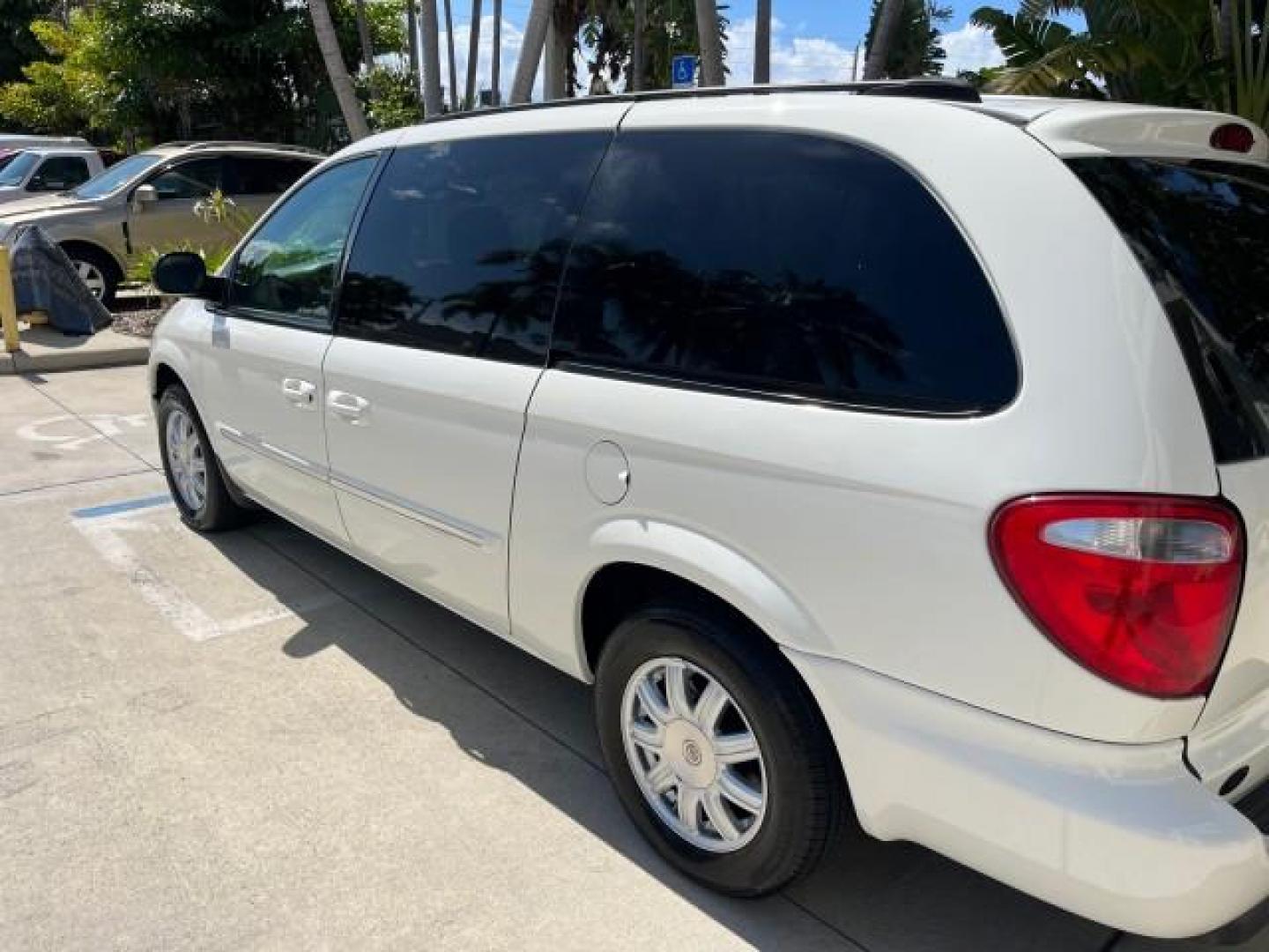 2005 Stone White /Dk Khaki/Lt Graystone Chrysler Town and Country Touring LOW MILES 71,639 (2C8GP54L45R) with an 3.8L OHV SMPI V6 Engine engine, Automatic transmission, located at 4701 North Dixie Hwy, Pompano Beach, FL, 33064, (954) 422-2889, 26.240938, -80.123474 - OUR WEBPAGE FLORIDACARS1.COM HAS OVER 100 PHOTOS AND FREE CARFAX LINK 2005 CHRYSLER TOWN AND COUNTRY TOURING ROAD READY 3.8L V6 VIN: 2C8GP54L45R257251 NO ACCIDENTS VAN DVD NO RECALLS 3.8L V6 F 24V DUAL AC FLORIDA OWNER GASOLINE 3 ROW SEATS POWER SLIDING DOORS FRONT WHEEL DRIVE LOW MILES 71,639 POWER - Photo#99