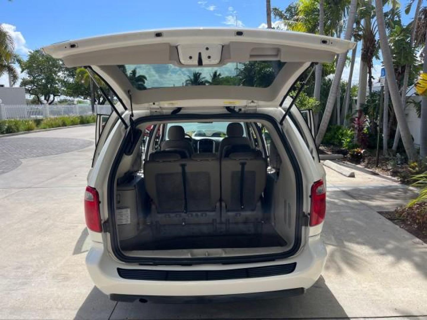 2005 Stone White /Dk Khaki/Lt Graystone Chrysler Town and Country Touring LOW MILES 71,639 (2C8GP54L45R) with an 3.8L OHV SMPI V6 Engine engine, Automatic transmission, located at 4701 North Dixie Hwy, Pompano Beach, FL, 33064, (954) 422-2889, 26.240938, -80.123474 - OUR WEBPAGE FLORIDACARS1.COM HAS OVER 100 PHOTOS AND FREE CARFAX LINK 2005 CHRYSLER TOWN AND COUNTRY TOURING ROAD READY 3.8L V6 VIN: 2C8GP54L45R257251 NO ACCIDENTS VAN DVD NO RECALLS 3.8L V6 F 24V DUAL AC FLORIDA OWNER GASOLINE 3 ROW SEATS POWER SLIDING DOORS FRONT WHEEL DRIVE LOW MILES 71,639 POWER - Photo#15