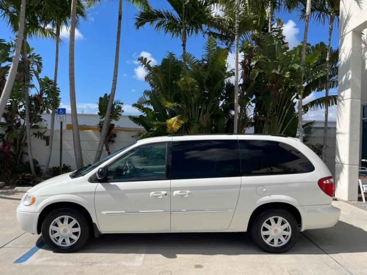 2005 Stone White /Dk Khaki/Lt Graystone Chrysler Town and Country Touring LOW MILES 71,639 (2C8GP54L45R) with an 3.8L OHV SMPI V6 Engine engine, Automatic transmission, located at 4701 North Dixie Hwy, Pompano Beach, FL, 33064, (954) 422-2889, 26.240938, -80.123474 - OUR WEBPAGE FLORIDACARS1.COM HAS OVER 100 PHOTOS AND FREE CARFAX LINK 2005 CHRYSLER TOWN AND COUNTRY TOURING ROAD READY 3.8L V6 VIN: 2C8GP54L45R257251 NO ACCIDENTS VAN DVD NO RECALLS 3.8L V6 F 24V DUAL AC FLORIDA OWNER GASOLINE 3 ROW SEATS POWER SLIDING DOORS FRONT WHEEL DRIVE LOW MILES 71,639 POWER - Photo#4