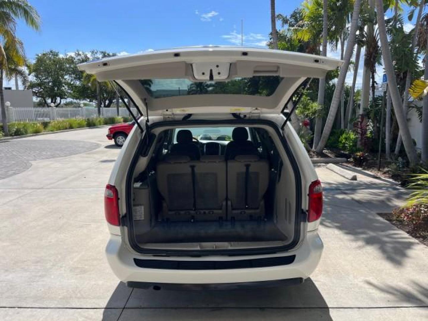 2005 Stone White /Dk Khaki/Lt Graystone Chrysler Town and Country Touring LOW MILES 71,639 (2C8GP54L45R) with an 3.8L OHV SMPI V6 Engine engine, Automatic transmission, located at 4701 North Dixie Hwy, Pompano Beach, FL, 33064, (954) 422-2889, 26.240938, -80.123474 - OUR WEBPAGE FLORIDACARS1.COM HAS OVER 100 PHOTOS AND FREE CARFAX LINK 2005 CHRYSLER TOWN AND COUNTRY TOURING ROAD READY 3.8L V6 VIN: 2C8GP54L45R257251 NO ACCIDENTS VAN DVD NO RECALLS 3.8L V6 F 24V DUAL AC FLORIDA OWNER GASOLINE 3 ROW SEATS POWER SLIDING DOORS FRONT WHEEL DRIVE LOW MILES 71,639 POWER - Photo#68