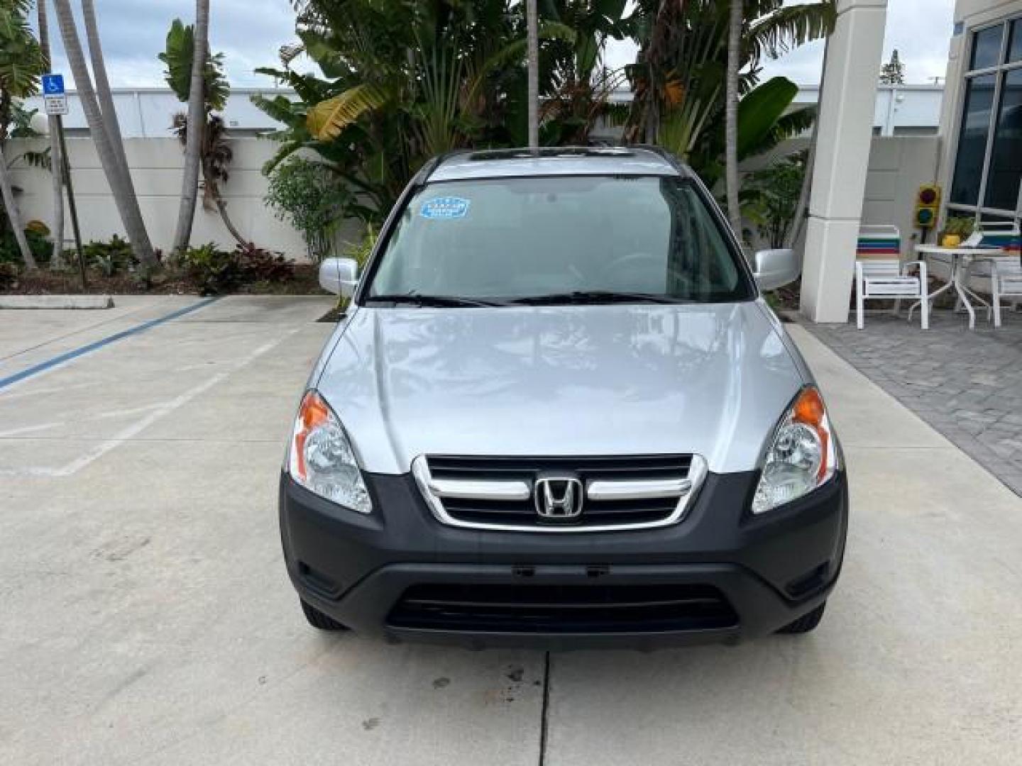 2003 Satin Silver Metallic /Black Honda CR-V EX LOW MILES 78,365 (SHSRD78823U) with an 2.4L DOHC i-VTEC 16-Valve I4 Engine engine, Automatic transmission, located at 4701 North Dixie Hwy, Pompano Beach, FL, 33064, (954) 422-2889, 26.240938, -80.123474 - OUR WEBPAGE FLORIDACARS1.COM HAS OVER 100 PHOTOS AND FREE CARFAX LINK 2003 HONDA CR-V EX ROAD READY 2.4L I4 VIN: SHSRD78823U134764 FLORIDA OWNER 4 DOOR WAGON/SPORT UTILITY LOW MILES 78,365 2.4L I4 F DOHC ALL WHEEL DRIVE GASOLINE 7 SERVICE RECORDS ALL WHEEL DRIVE POWER SUNROOF AWD Alloy Wheels Approa - Photo#2