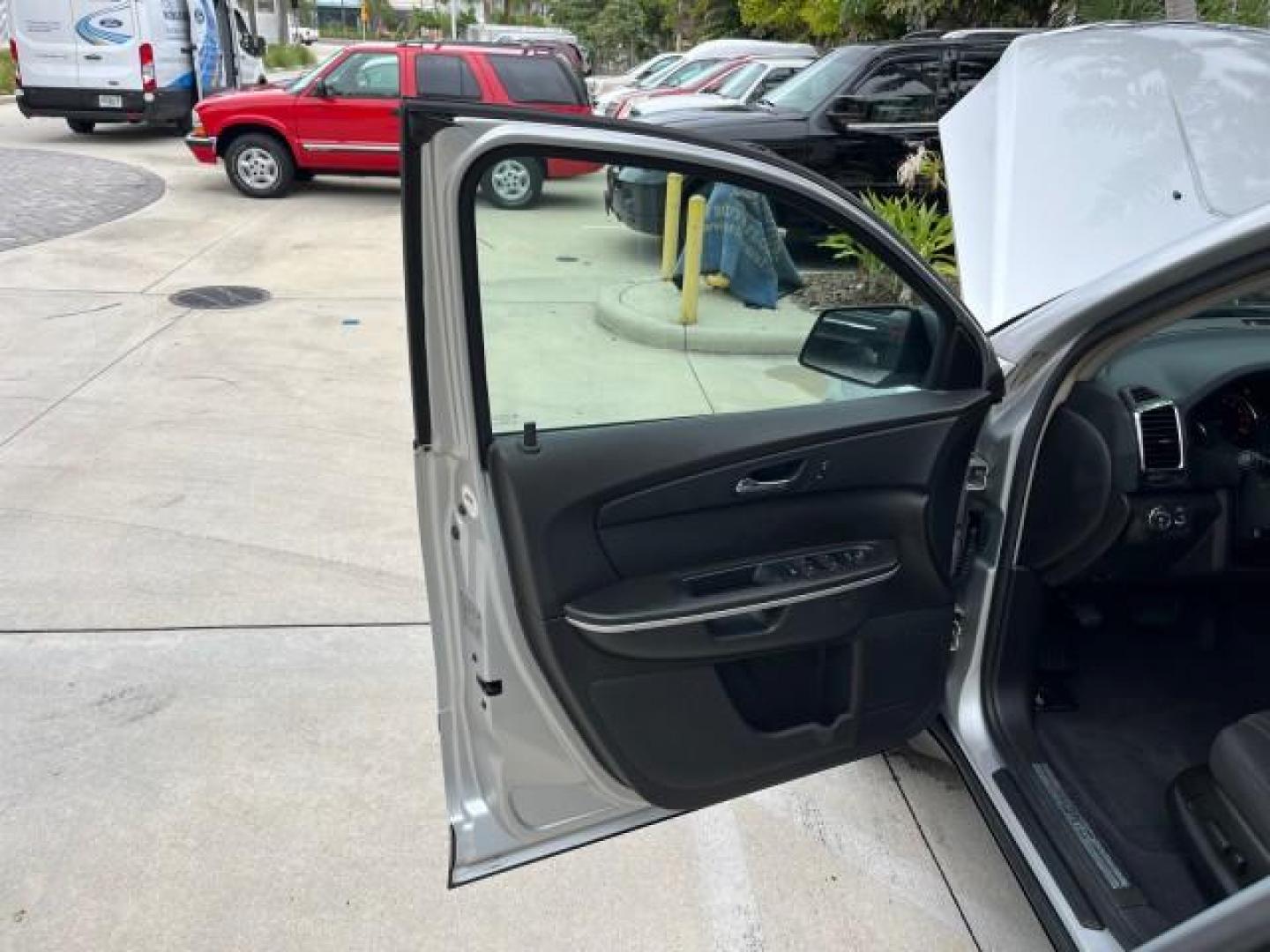 2010 Quicksilver Metallic /Ebony GMC Acadia 1 FL SLE LOW MILES 63,386 (1GKLRLED5AJ) with an 3.6L SIDI V6 Engine engine, Automatic transmission, located at 4701 North Dixie Hwy, Pompano Beach, FL, 33064, (954) 422-2889, 26.240938, -80.123474 - OUR WEBPAGE FLORIDACARS1.COM HAS OVER 100 PHOTOS AND FREE CARFAX LINK 2010 GMC ACADIA SLE ROAD READY 3.6L V6 VIN: 1GKLRLED5AJ190457 NO RECALLS 4 DOOR WAGON/SPORT UTILITY 1 OWNER FLORIDA 3.6L V6 F DOHC 24V 3 ROW SEATS GASOLINE POWER SEATS/MIRRORS LOW MILES 63,386 FRONT WHEEL DRIVE BACK UP CAMERA PARK - Photo#9