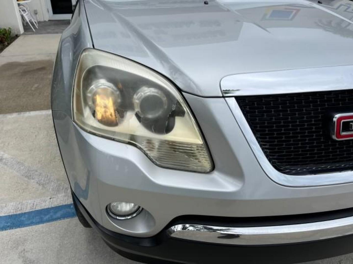 2010 Quicksilver Metallic /Ebony GMC Acadia 1 FL SLE LOW MILES 63,386 (1GKLRLED5AJ) with an 3.6L SIDI V6 Engine engine, Automatic transmission, located at 4701 North Dixie Hwy, Pompano Beach, FL, 33064, (954) 422-2889, 26.240938, -80.123474 - OUR WEBPAGE FLORIDACARS1.COM HAS OVER 100 PHOTOS AND FREE CARFAX LINK 2010 GMC ACADIA SLE ROAD READY 3.6L V6 VIN: 1GKLRLED5AJ190457 NO RECALLS 4 DOOR WAGON/SPORT UTILITY 1 OWNER FLORIDA 3.6L V6 F DOHC 24V 3 ROW SEATS GASOLINE POWER SEATS/MIRRORS LOW MILES 63,386 FRONT WHEEL DRIVE BACK UP CAMERA PARK - Photo#86