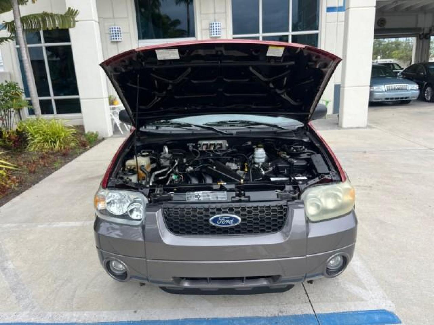 2006 Redfire Metallic /Medium/Dk Flint Ford Escape 1 FL 4wd XLT LOW MILES 35,769 (1FMYU93106K) with an 3.0L DOHC SEFI 24-Valve V6 Duratec Engine engine, Automatic transmission, located at 4701 North Dixie Hwy, Pompano Beach, FL, 33064, (954) 422-2889, 26.240938, -80.123474 - OUR WEBPAGE FLORIDACARS1.COM HAS OVER 100 PHOTOS AND FREE CARFAX LINK 2006 FORD ESCAPE XLT ROAD READY 3.0L V6 VIN: 1FMYU93106KC44045 NO RECALLS 4X4 4 DOOR WAGON/SPORT UTILITY 1 OWNER FLORIDA 3.0L V6 F DOHC ON DEMAND 4WD GASOLINE LOW MILES 35,769 FRONT WHEEL DRIVE W/ 4X4 POWER SEATS/SUNROOF AWD Anti- - Photo#69