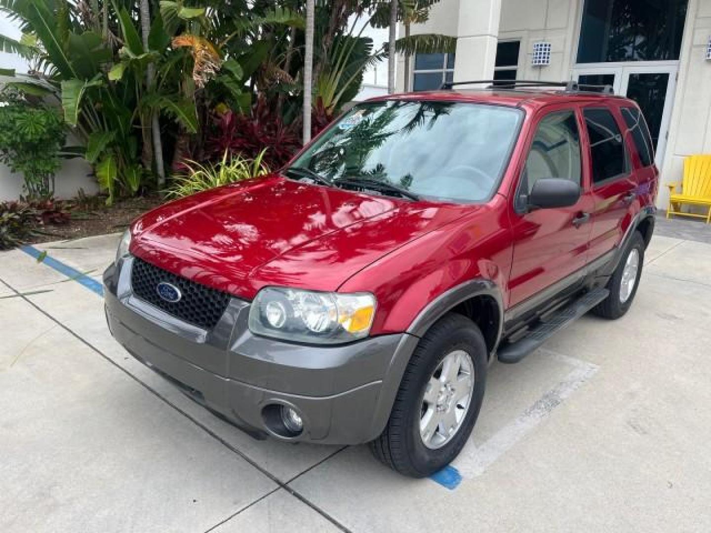 2006 Redfire Metallic /Medium/Dk Flint Ford Escape 1 FL 4wd XLT LOW MILES 35,769 (1FMYU93106K) with an 3.0L DOHC SEFI 24-Valve V6 Duratec Engine engine, Automatic transmission, located at 4701 North Dixie Hwy, Pompano Beach, FL, 33064, (954) 422-2889, 26.240938, -80.123474 - OUR WEBPAGE FLORIDACARS1.COM HAS OVER 100 PHOTOS AND FREE CARFAX LINK 2006 FORD ESCAPE XLT ROAD READY 3.0L V6 VIN: 1FMYU93106KC44045 NO RECALLS 4X4 4 DOOR WAGON/SPORT UTILITY 1 OWNER FLORIDA 3.0L V6 F DOHC ON DEMAND 4WD GASOLINE LOW MILES 35,769 FRONT WHEEL DRIVE W/ 4X4 POWER SEATS/SUNROOF AWD Anti- - Photo#73