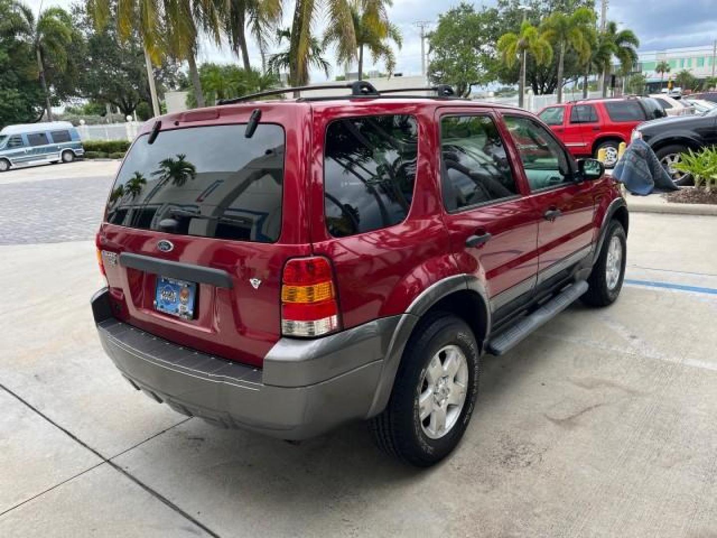 2006 Redfire Metallic /Medium/Dk Flint Ford Escape 1 FL 4wd XLT LOW MILES 35,769 (1FMYU93106K) with an 3.0L DOHC SEFI 24-Valve V6 Duratec Engine engine, Automatic transmission, located at 4701 North Dixie Hwy, Pompano Beach, FL, 33064, (954) 422-2889, 26.240938, -80.123474 - OUR WEBPAGE FLORIDACARS1.COM HAS OVER 100 PHOTOS AND FREE CARFAX LINK 2006 FORD ESCAPE XLT ROAD READY 3.0L V6 VIN: 1FMYU93106KC44045 NO RECALLS 4X4 4 DOOR WAGON/SPORT UTILITY 1 OWNER FLORIDA 3.0L V6 F DOHC ON DEMAND 4WD GASOLINE LOW MILES 35,769 FRONT WHEEL DRIVE W/ 4X4 POWER SEATS/SUNROOF AWD Anti- - Photo#7