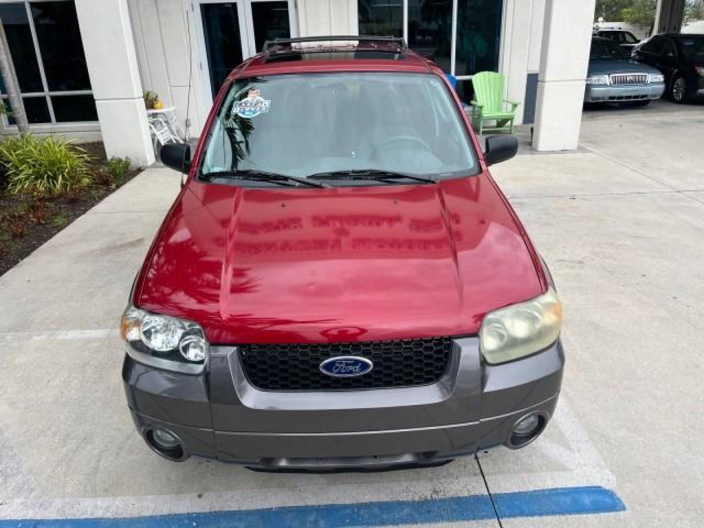 2006 Redfire Metallic /Medium/Dk Flint Ford Escape 1 FL 4wd XLT LOW MILES 35,769 (1FMYU93106K) with an 3.0L DOHC SEFI 24-Valve V6 Duratec Engine engine, Automatic transmission, located at 4701 North Dixie Hwy, Pompano Beach, FL, 33064, (954) 422-2889, 26.240938, -80.123474 - OUR WEBPAGE FLORIDACARS1.COM HAS OVER 100 PHOTOS AND FREE CARFAX LINK 2006 FORD ESCAPE XLT ROAD READY 3.0L V6 VIN: 1FMYU93106KC44045 NO RECALLS 4X4 4 DOOR WAGON/SPORT UTILITY 1 OWNER FLORIDA 3.0L V6 F DOHC ON DEMAND 4WD GASOLINE LOW MILES 35,769 FRONT WHEEL DRIVE W/ 4X4 POWER SEATS/SUNROOF AWD Anti- - Photo#81