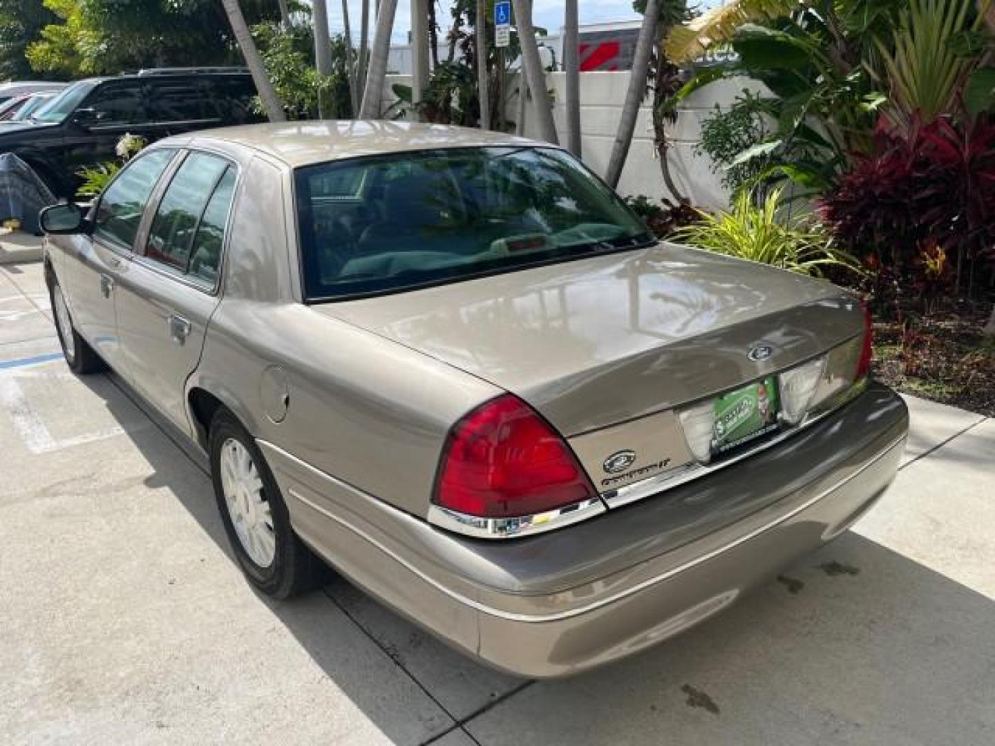 2005 Arizona Beige Metallic /Light Flint Ford Crown Victoria LX LOW MILES 47,163 (2FAFP74W95X) with an 4.6L SEFI OHC V8 Engine engine, Automatic transmission, located at 4701 North Dixie Hwy, Pompano Beach, FL, 33064, (954) 422-2889, 26.240938, -80.123474 - 2005 FORD CROWN VICTORIA LX ROAD READY 4.6L V8 VIN: 2FAFP74W95X107334 NO ACCIDENTS SEDAN 4 DR NO RECALLS 4.6L V8 F LOW MILES 47,163 GASOLINE POWER LEATHER SEATS REAR WHEEL DRIVE 6 SERVICE RECORDS Alloy Wheels Anti-Theft System Automatic Climate Control Cruise Control Power Seats RWD Rear Privacy Gla - Photo#99