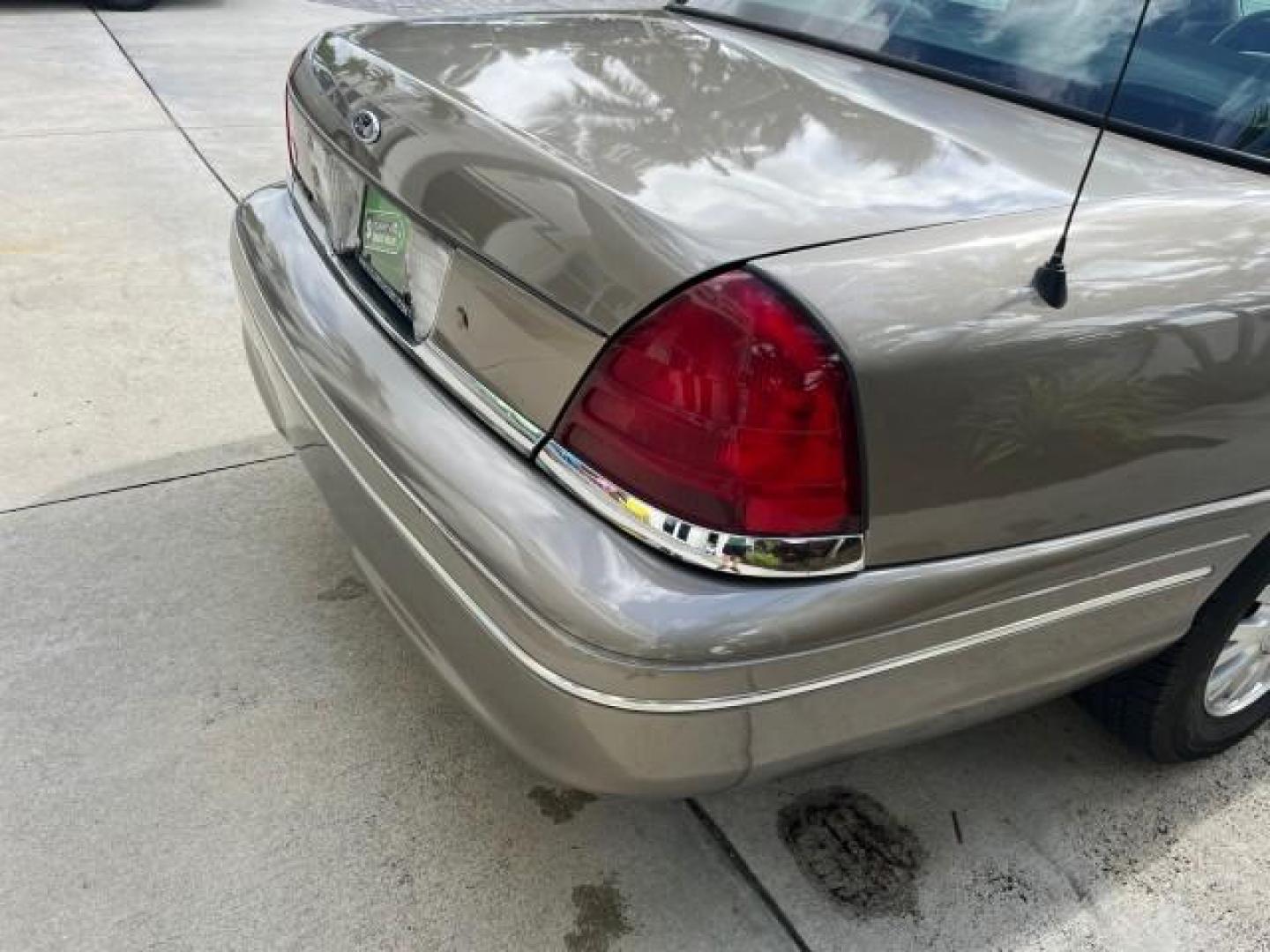 2005 Arizona Beige Metallic /Light Flint Ford Crown Victoria LX LOW MILES 47,163 (2FAFP74W95X) with an 4.6L SEFI OHC V8 Engine engine, Automatic transmission, located at 4701 North Dixie Hwy, Pompano Beach, FL, 33064, (954) 422-2889, 26.240938, -80.123474 - 2005 FORD CROWN VICTORIA LX ROAD READY 4.6L V8 VIN: 2FAFP74W95X107334 NO ACCIDENTS SEDAN 4 DR NO RECALLS 4.6L V8 F LOW MILES 47,163 GASOLINE POWER LEATHER SEATS REAR WHEEL DRIVE 6 SERVICE RECORDS Alloy Wheels Anti-Theft System Automatic Climate Control Cruise Control Power Seats RWD Rear Privacy Gla - Photo#96