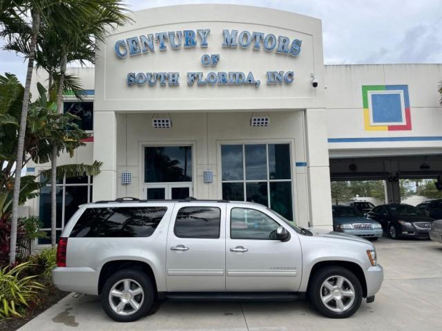 2011 Sheer Silver Metallic /Light Titanium/Dark Titanium Chevrolet Suburban 1 FL LT LOW MILES 71,788 (1GNSCJE00BR) with an 5.3L Vortec 1000 V8 SFI Flex-Fuel Engine engine, Automatic transmission, located at 4701 North Dixie Hwy, Pompano Beach, FL, 33064, (954) 422-2889, 26.240938, -80.123474 - OUR WEBPAGE FLORIDACARS1.COM HAS OVER 100 PHOTOS AND FREE CARFAX LINK 2011 CHEVROLET SUBURBAN LT ROAD READY 5.3L V8 VIN: 1GNSCJE00BR283133 NO RECALLS 4 DOOR WAGON/SPORT UTILITY LOW MILES 71,788 5.3L V8 F OHV 16V 19 SERVICE RECORDS FLEX FUEL PARK SENSORS 1 OWNER FLORIDA REAR WHEEL DRIVE NEW $48,455 3 - Photo#0