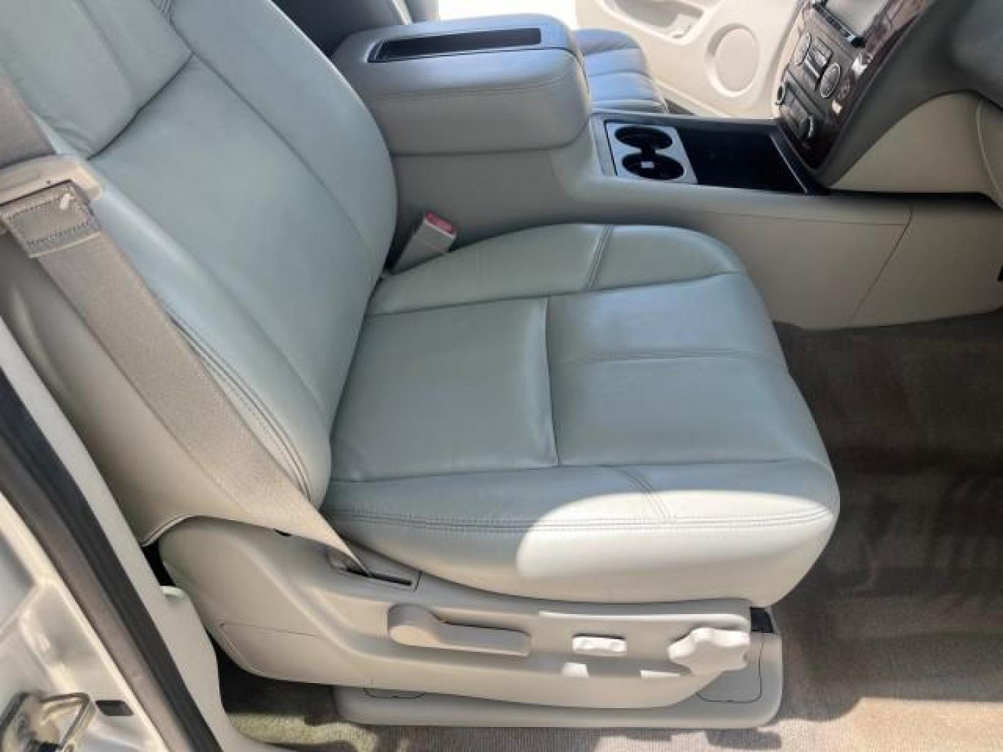 2011 Sheer Silver Metallic /Light Titanium/Dark Titanium Chevrolet Suburban 1 FL LT LOW MILES 71,788 (1GNSCJE00BR) with an 5.3L Vortec 1000 V8 SFI Flex-Fuel Engine engine, Automatic transmission, located at 4701 North Dixie Hwy, Pompano Beach, FL, 33064, (954) 422-2889, 26.240938, -80.123474 - OUR WEBPAGE FLORIDACARS1.COM HAS OVER 100 PHOTOS AND FREE CARFAX LINK 2011 CHEVROLET SUBURBAN LT ROAD READY 5.3L V8 VIN: 1GNSCJE00BR283133 NO RECALLS 4 DOOR WAGON/SPORT UTILITY LOW MILES 71,788 5.3L V8 F OHV 16V 19 SERVICE RECORDS FLEX FUEL PARK SENSORS 1 OWNER FLORIDA REAR WHEEL DRIVE NEW $48,455 3 - Photo#49