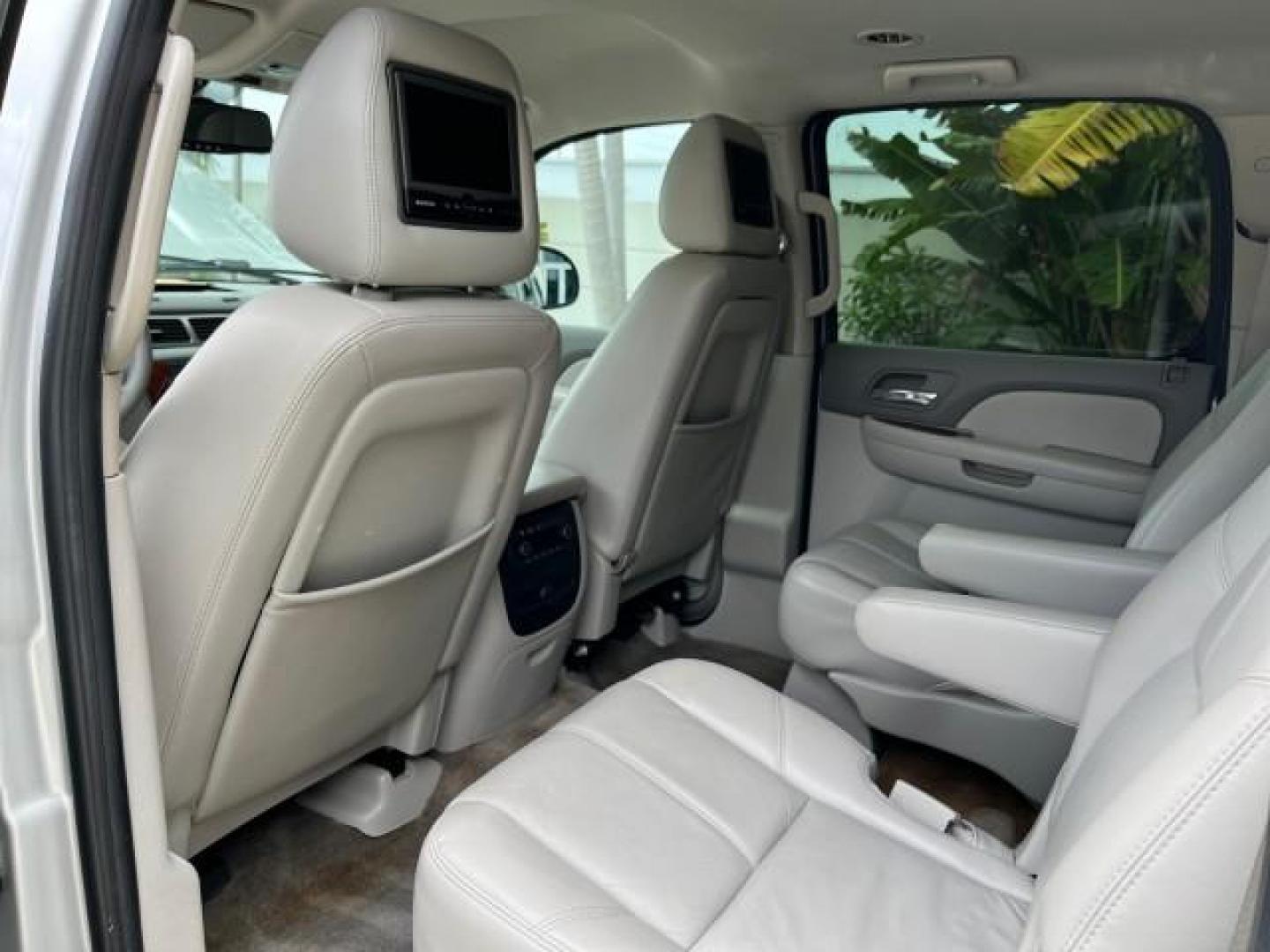 2011 Sheer Silver Metallic /Light Titanium/Dark Titanium Chevrolet Suburban 1 FL LT LOW MILES 71,788 (1GNSCJE00BR) with an 5.3L Vortec 1000 V8 SFI Flex-Fuel Engine engine, Automatic transmission, located at 4701 North Dixie Hwy, Pompano Beach, FL, 33064, (954) 422-2889, 26.240938, -80.123474 - OUR WEBPAGE FLORIDACARS1.COM HAS OVER 100 PHOTOS AND FREE CARFAX LINK 2011 CHEVROLET SUBURBAN LT ROAD READY 5.3L V8 VIN: 1GNSCJE00BR283133 NO RECALLS 4 DOOR WAGON/SPORT UTILITY LOW MILES 71,788 5.3L V8 F OHV 16V 19 SERVICE RECORDS FLEX FUEL PARK SENSORS 1 OWNER FLORIDA REAR WHEEL DRIVE NEW $48,455 3 - Photo#42