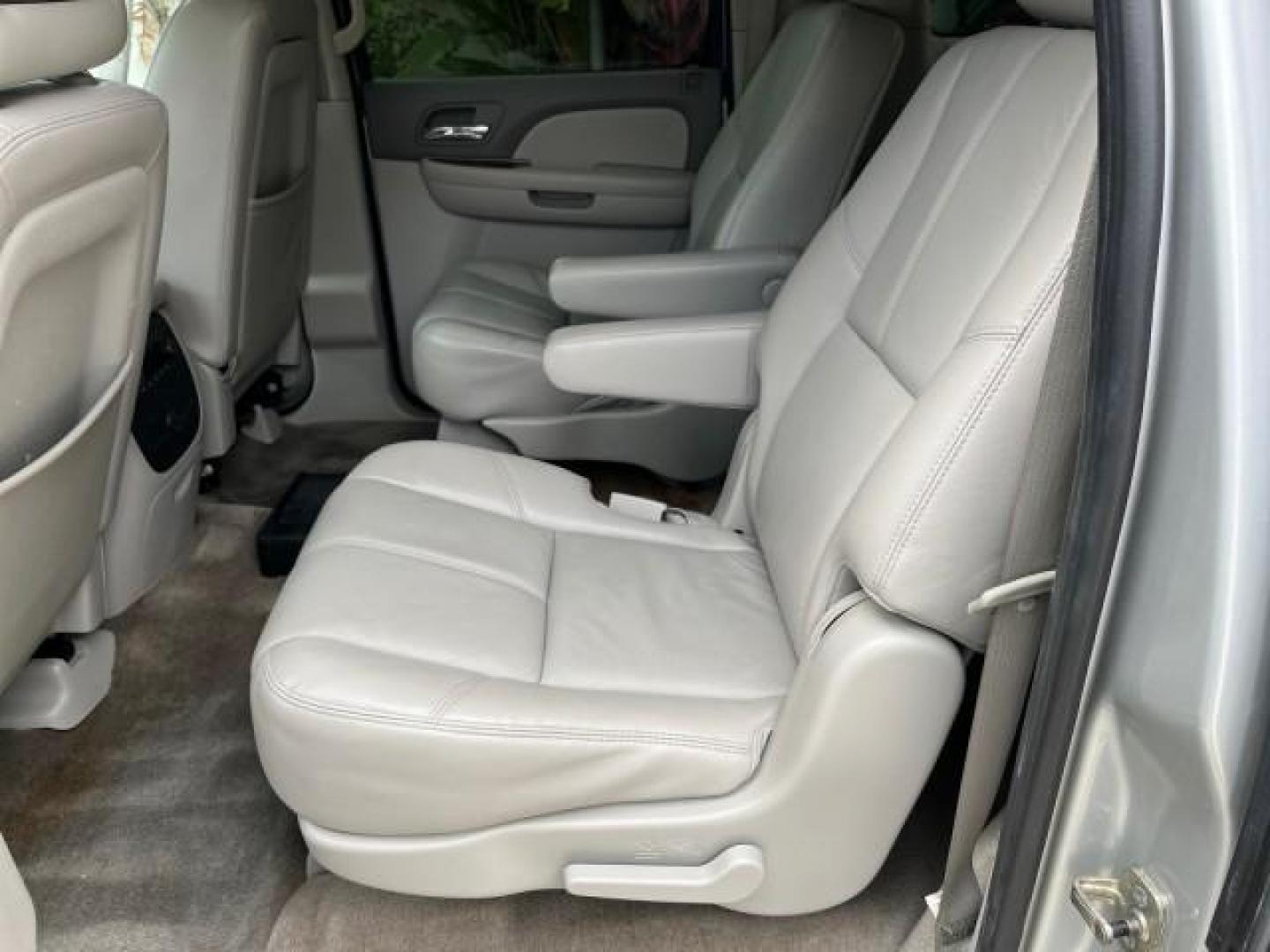 2011 Sheer Silver Metallic /Light Titanium/Dark Titanium Chevrolet Suburban 1 FL LT LOW MILES 71,788 (1GNSCJE00BR) with an 5.3L Vortec 1000 V8 SFI Flex-Fuel Engine engine, Automatic transmission, located at 4701 North Dixie Hwy, Pompano Beach, FL, 33064, (954) 422-2889, 26.240938, -80.123474 - OUR WEBPAGE FLORIDACARS1.COM HAS OVER 100 PHOTOS AND FREE CARFAX LINK 2011 CHEVROLET SUBURBAN LT ROAD READY 5.3L V8 VIN: 1GNSCJE00BR283133 NO RECALLS 4 DOOR WAGON/SPORT UTILITY LOW MILES 71,788 5.3L V8 F OHV 16V 19 SERVICE RECORDS FLEX FUEL PARK SENSORS 1 OWNER FLORIDA REAR WHEEL DRIVE NEW $48,455 3 - Photo#43