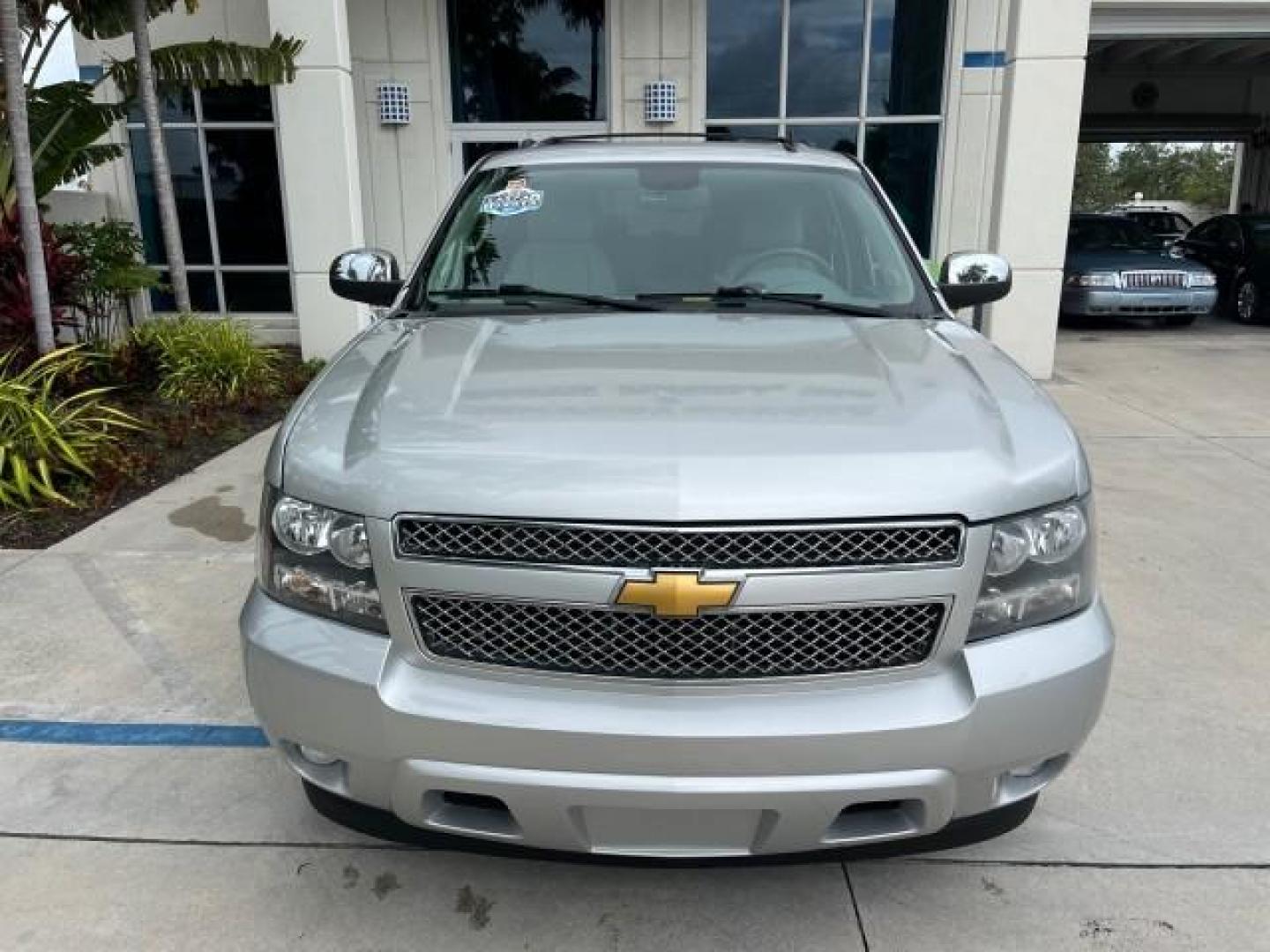 2011 Sheer Silver Metallic /Light Titanium/Dark Titanium Chevrolet Suburban 1 FL LT LOW MILES 71,788 (1GNSCJE00BR) with an 5.3L Vortec 1000 V8 SFI Flex-Fuel Engine engine, Automatic transmission, located at 4701 North Dixie Hwy, Pompano Beach, FL, 33064, (954) 422-2889, 26.240938, -80.123474 - OUR WEBPAGE FLORIDACARS1.COM HAS OVER 100 PHOTOS AND FREE CARFAX LINK 2011 CHEVROLET SUBURBAN LT ROAD READY 5.3L V8 VIN: 1GNSCJE00BR283133 NO RECALLS 4 DOOR WAGON/SPORT UTILITY LOW MILES 71,788 5.3L V8 F OHV 16V 19 SERVICE RECORDS FLEX FUEL PARK SENSORS 1 OWNER FLORIDA REAR WHEEL DRIVE NEW $48,455 3 - Photo#82