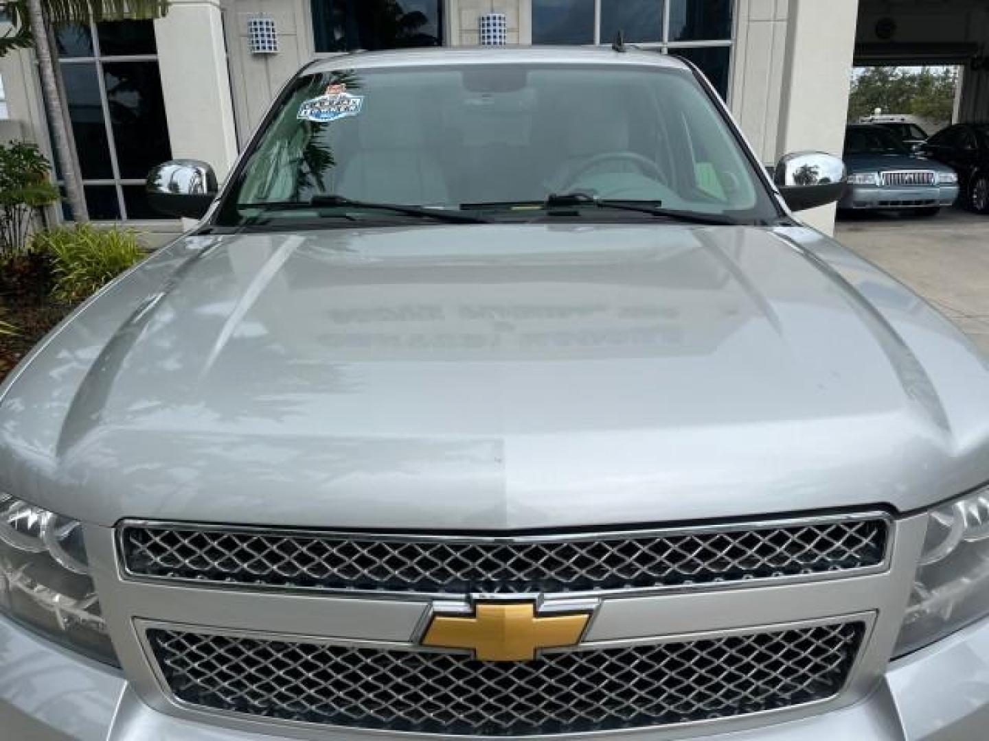 2011 Sheer Silver Metallic /Light Titanium/Dark Titanium Chevrolet Suburban 1 FL LT LOW MILES 71,788 (1GNSCJE00BR) with an 5.3L Vortec 1000 V8 SFI Flex-Fuel Engine engine, Automatic transmission, located at 4701 North Dixie Hwy, Pompano Beach, FL, 33064, (954) 422-2889, 26.240938, -80.123474 - OUR WEBPAGE FLORIDACARS1.COM HAS OVER 100 PHOTOS AND FREE CARFAX LINK 2011 CHEVROLET SUBURBAN LT ROAD READY 5.3L V8 VIN: 1GNSCJE00BR283133 NO RECALLS 4 DOOR WAGON/SPORT UTILITY LOW MILES 71,788 5.3L V8 F OHV 16V 19 SERVICE RECORDS FLEX FUEL PARK SENSORS 1 OWNER FLORIDA REAR WHEEL DRIVE NEW $48,455 3 - Photo#87