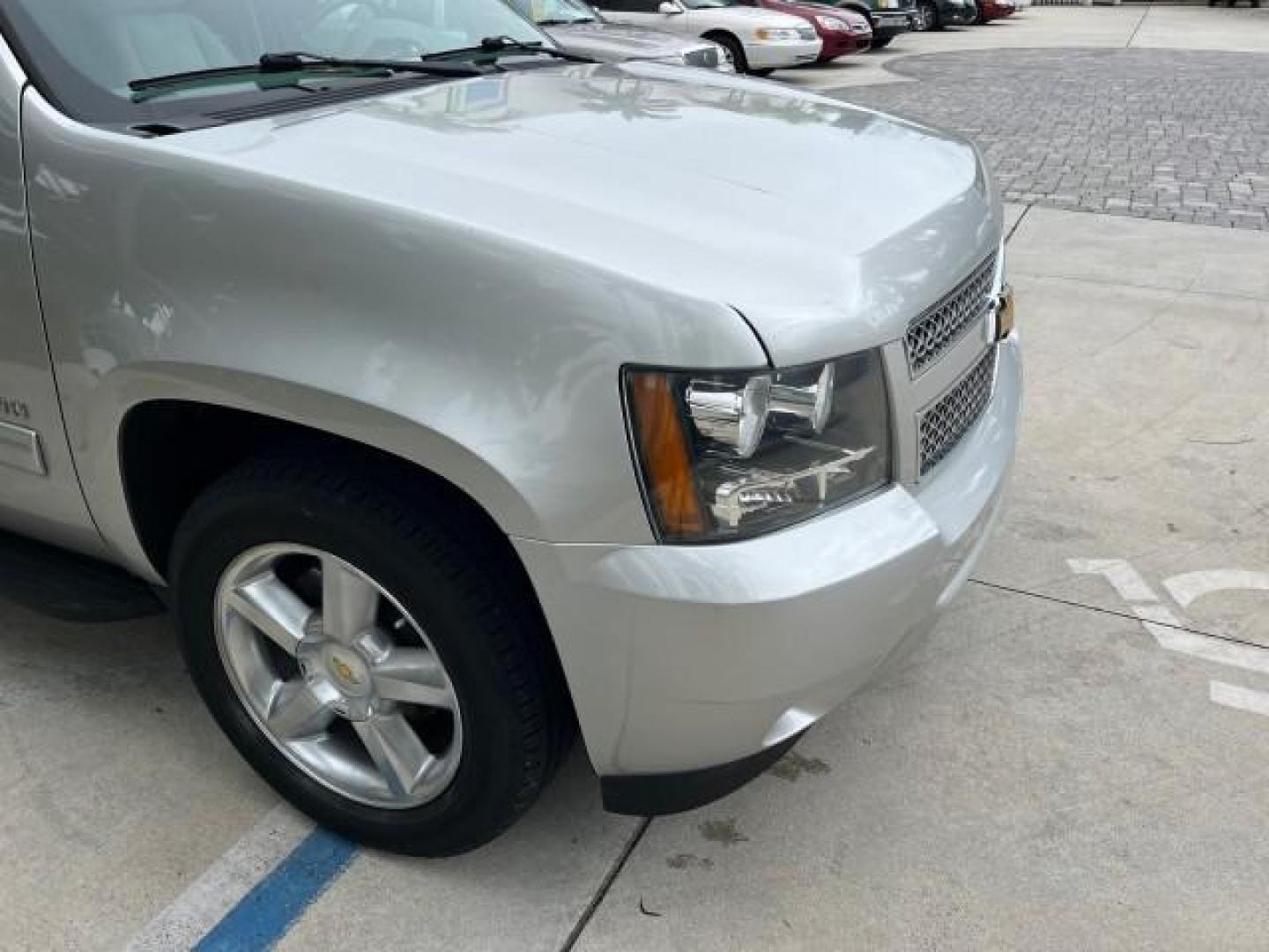 2011 Sheer Silver Metallic /Light Titanium/Dark Titanium Chevrolet Suburban 1 FL LT LOW MILES 71,788 (1GNSCJE00BR) with an 5.3L Vortec 1000 V8 SFI Flex-Fuel Engine engine, Automatic transmission, located at 4701 North Dixie Hwy, Pompano Beach, FL, 33064, (954) 422-2889, 26.240938, -80.123474 - OUR WEBPAGE FLORIDACARS1.COM HAS OVER 100 PHOTOS AND FREE CARFAX LINK 2011 CHEVROLET SUBURBAN LT ROAD READY 5.3L V8 VIN: 1GNSCJE00BR283133 NO RECALLS 4 DOOR WAGON/SPORT UTILITY LOW MILES 71,788 5.3L V8 F OHV 16V 19 SERVICE RECORDS FLEX FUEL PARK SENSORS 1 OWNER FLORIDA REAR WHEEL DRIVE NEW $48,455 3 - Photo#92