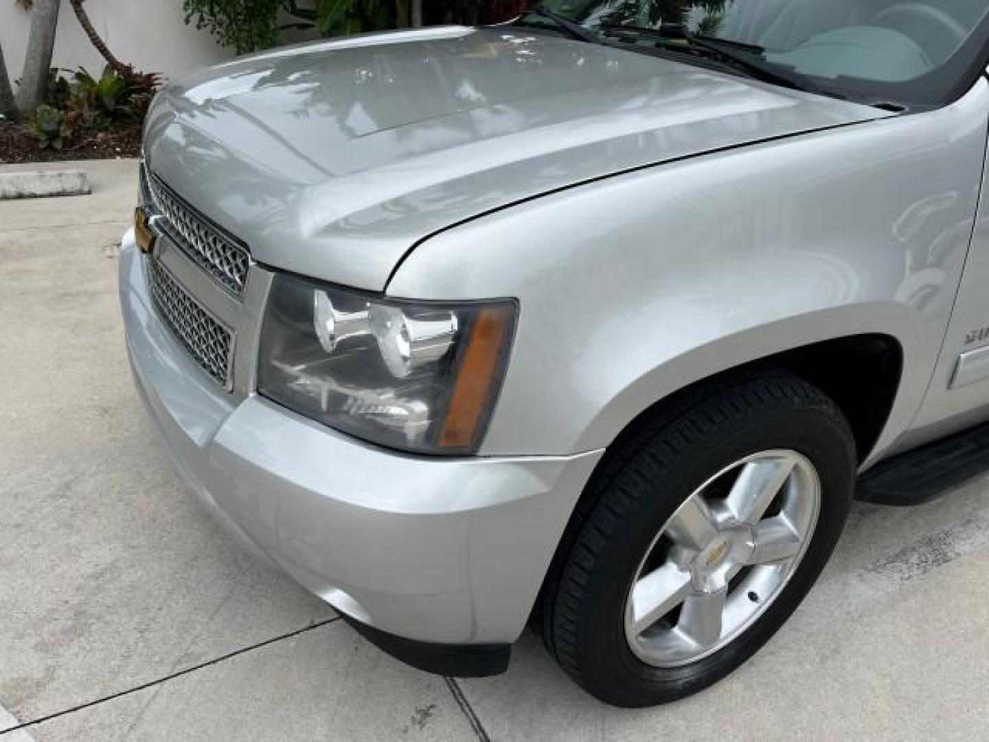 2011 Sheer Silver Metallic /Light Titanium/Dark Titanium Chevrolet Suburban 1 FL LT LOW MILES 71,788 (1GNSCJE00BR) with an 5.3L Vortec 1000 V8 SFI Flex-Fuel Engine engine, Automatic transmission, located at 4701 North Dixie Hwy, Pompano Beach, FL, 33064, (954) 422-2889, 26.240938, -80.123474 - OUR WEBPAGE FLORIDACARS1.COM HAS OVER 100 PHOTOS AND FREE CARFAX LINK 2011 CHEVROLET SUBURBAN LT ROAD READY 5.3L V8 VIN: 1GNSCJE00BR283133 NO RECALLS 4 DOOR WAGON/SPORT UTILITY LOW MILES 71,788 5.3L V8 F OHV 16V 19 SERVICE RECORDS FLEX FUEL PARK SENSORS 1 OWNER FLORIDA REAR WHEEL DRIVE NEW $48,455 3 - Photo#93