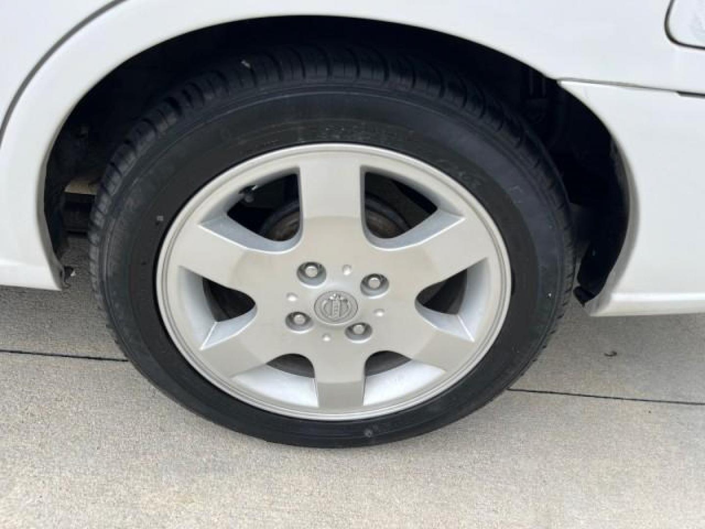 2006 Cloud White /Sage Nissan Sentra 1 FL 1.8 S LOW MILES 33,525 (3N1CB51D36L) with an 1.8L SMPI DOHC 16-Valve 4-Cyl Engine engine, Automatic transmission, located at 4701 North Dixie Hwy, Pompano Beach, FL, 33064, (954) 422-2889, 26.240938, -80.123474 - OUR WEBPAGE FLORIDACARS1.COM HAS OVER 100 PHOTOS AND FREE CARFAX LINK 2006 NISSAN SENTRA 1.8 ROAD READY 1.8L I4 VIN: 3N1CB51D36L640529 NO ACCIDENTS 34 MPG SEDAN 4 DR NO RECALLS 1.8L I4 F DOHC 16V 1 OWNER FLORIDA GASOLINE 14 SERVICE RECORDS FRONT WHEEL DRIVE LOW MILES 33,525 FWD Front Bucket Seats TH - Photo#99