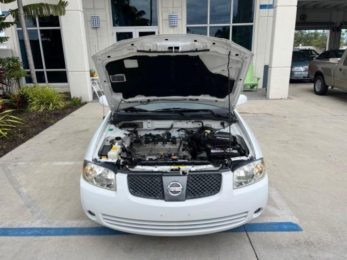 2006 Cloud White /Sage Nissan Sentra 1 FL 1.8 S LOW MILES 33,525 (3N1CB51D36L) with an 1.8L SMPI DOHC 16-Valve 4-Cyl Engine engine, Automatic transmission, located at 4701 North Dixie Hwy, Pompano Beach, FL, 33064, (954) 422-2889, 26.240938, -80.123474 - OUR WEBPAGE FLORIDACARS1.COM HAS OVER 100 PHOTOS AND FREE CARFAX LINK 2006 NISSAN SENTRA 1.8 ROAD READY 1.8L I4 VIN: 3N1CB51D36L640529 NO ACCIDENTS 34 MPG SEDAN 4 DR NO RECALLS 1.8L I4 F DOHC 16V 1 OWNER FLORIDA GASOLINE 14 SERVICE RECORDS FRONT WHEEL DRIVE LOW MILES 33,525 FWD Front Bucket Seats TH - Photo#61