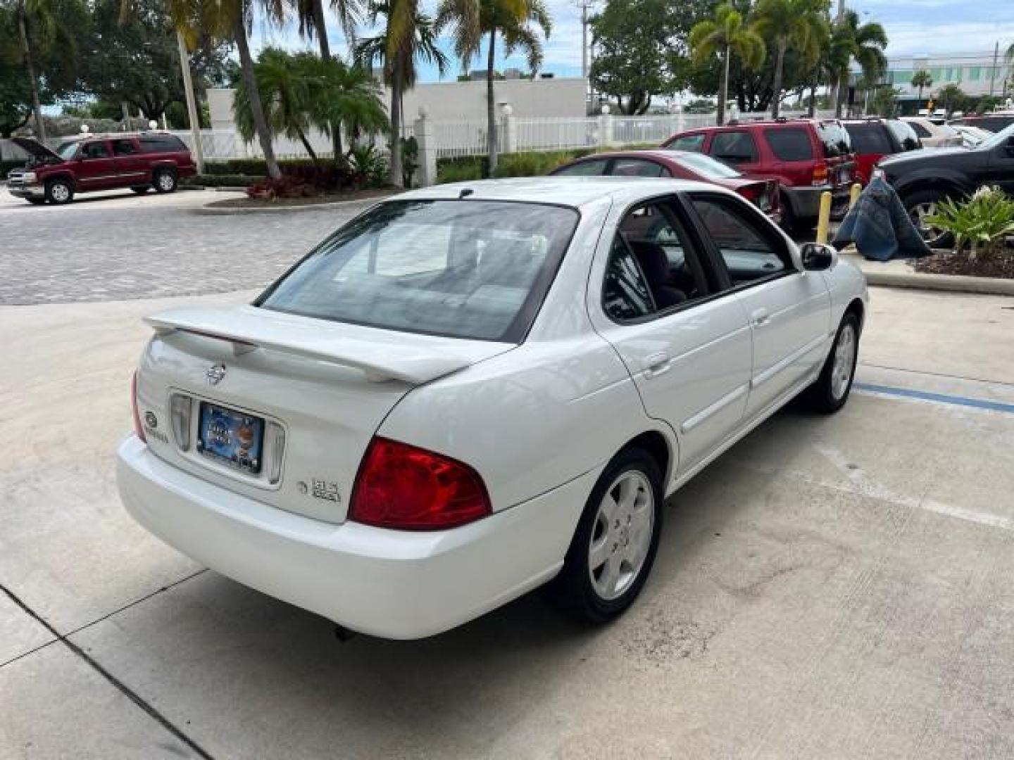 2006 Cloud White /Sage Nissan Sentra 1 FL 1.8 S LOW MILES 33,525 (3N1CB51D36L) with an 1.8L SMPI DOHC 16-Valve 4-Cyl Engine engine, Automatic transmission, located at 4701 North Dixie Hwy, Pompano Beach, FL, 33064, (954) 422-2889, 26.240938, -80.123474 - OUR WEBPAGE FLORIDACARS1.COM HAS OVER 100 PHOTOS AND FREE CARFAX LINK 2006 NISSAN SENTRA 1.8 ROAD READY 1.8L I4 VIN: 3N1CB51D36L640529 NO ACCIDENTS 34 MPG SEDAN 4 DR NO RECALLS 1.8L I4 F DOHC 16V 1 OWNER FLORIDA GASOLINE 14 SERVICE RECORDS FRONT WHEEL DRIVE LOW MILES 33,525 FWD Front Bucket Seats TH - Photo#7