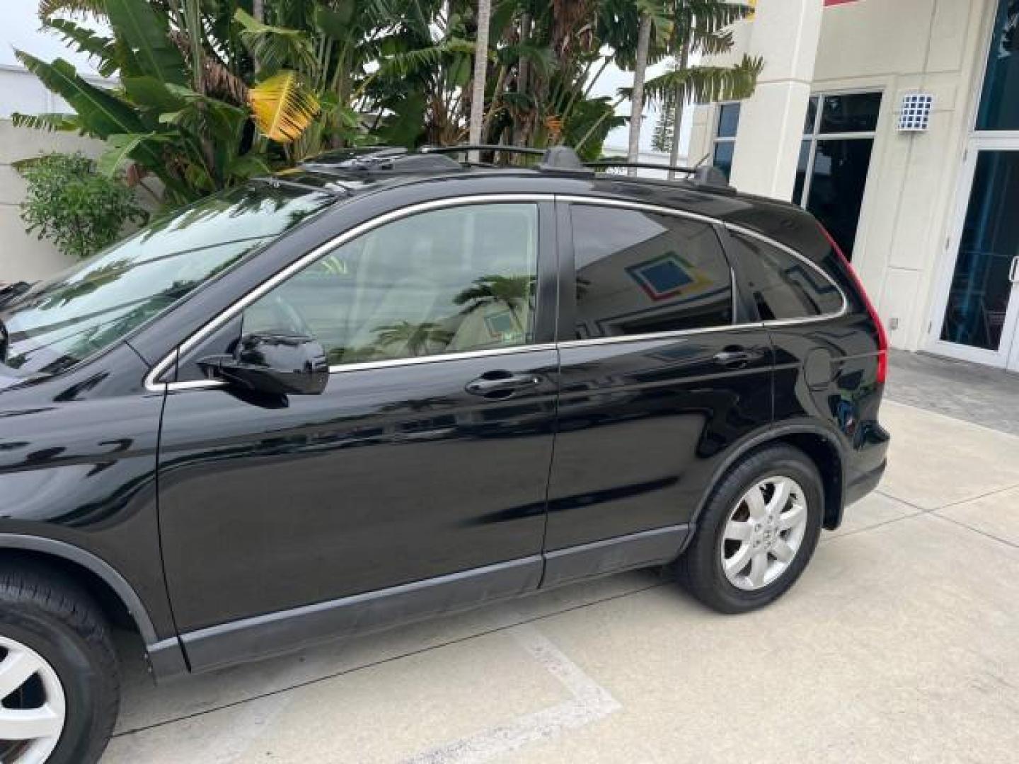 2007 Nighthawk Black Pearl /Gray Honda CR-V 1 FL EX-L LOW MILES 70,074 (JHLRE48757C) with an 2.4L DOHC MPFI 16-Valve i-VTEC I4 Engine engine, Automatic transmission, located at 4701 North Dixie Hwy, Pompano Beach, FL, 33064, (954) 422-2889, 26.240938, -80.123474 - OUR WEBPAGE FLORIDACARS1.COM HAS OVER 100 PHOTOS AND FREE CARFAX LINK 2007 HONDA CR-V EX-L ROAD READY 2.4L I4 VIN: JHLRE48757C009063 NO ACCIDENTS 4 DOOR WAGON/SPORT UTILITY 1 OWNER FLORIDA 2.4L I4 F DOHC 16V LEATHER SEATS GASOLINE 28 MPG POWER SUNROOF ALL WHEEL DRIVE ON DEMAND AWD LOW MILES 70,074 A - Photo#85