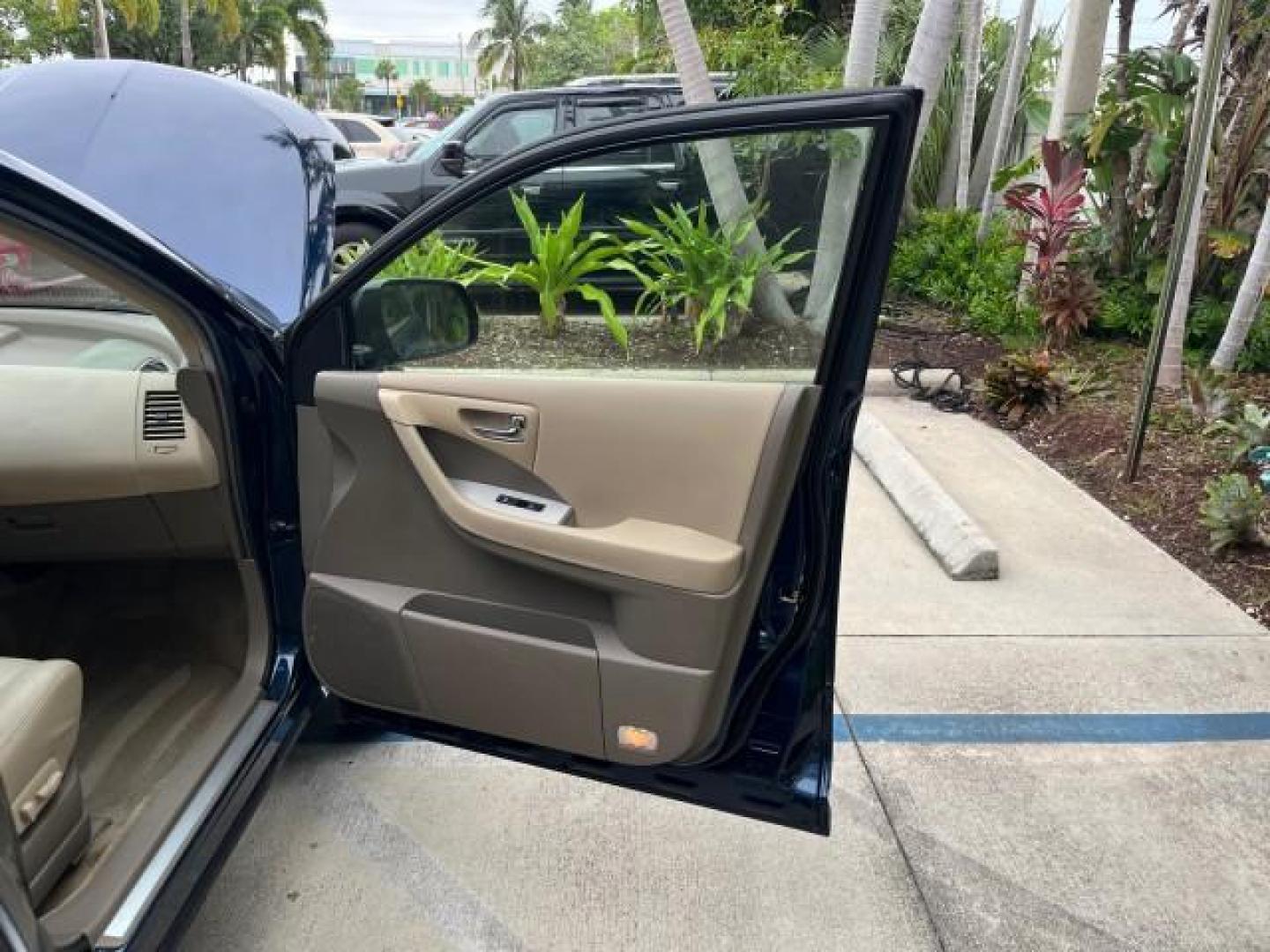 2006 Midnight Blue Pearl /Charcoal Nissan Murano 1 FL AWD SL LOW MILES 74,219 (JN8AZ08W16W) with an 3.5L DOHC MFI V6 Engine engine, Automatic transmission, located at 4701 North Dixie Hwy, Pompano Beach, FL, 33064, (954) 422-2889, 26.240938, -80.123474 - OUR WEBPAGE FLORIDACARS1.COM HAS OVER 100 PHOTOS AND FREE CARFAX LINK 2006 NISSAN MURANO S ROAD READY 3.5L V6 AWD VIN: JN8AZ08W16W531978 NO RECALLAS DUAL AC 4 DOOR WAGON/SPORT UTILITY 1 OWNER FLORIDA SUNROOF 3.5L V6 F DOHC 24V 38 SERVICE RECORDS GASOLINE ALL WHEEL DRIVE POWER LEATHER SEATS ALL WHEEL - Photo#11