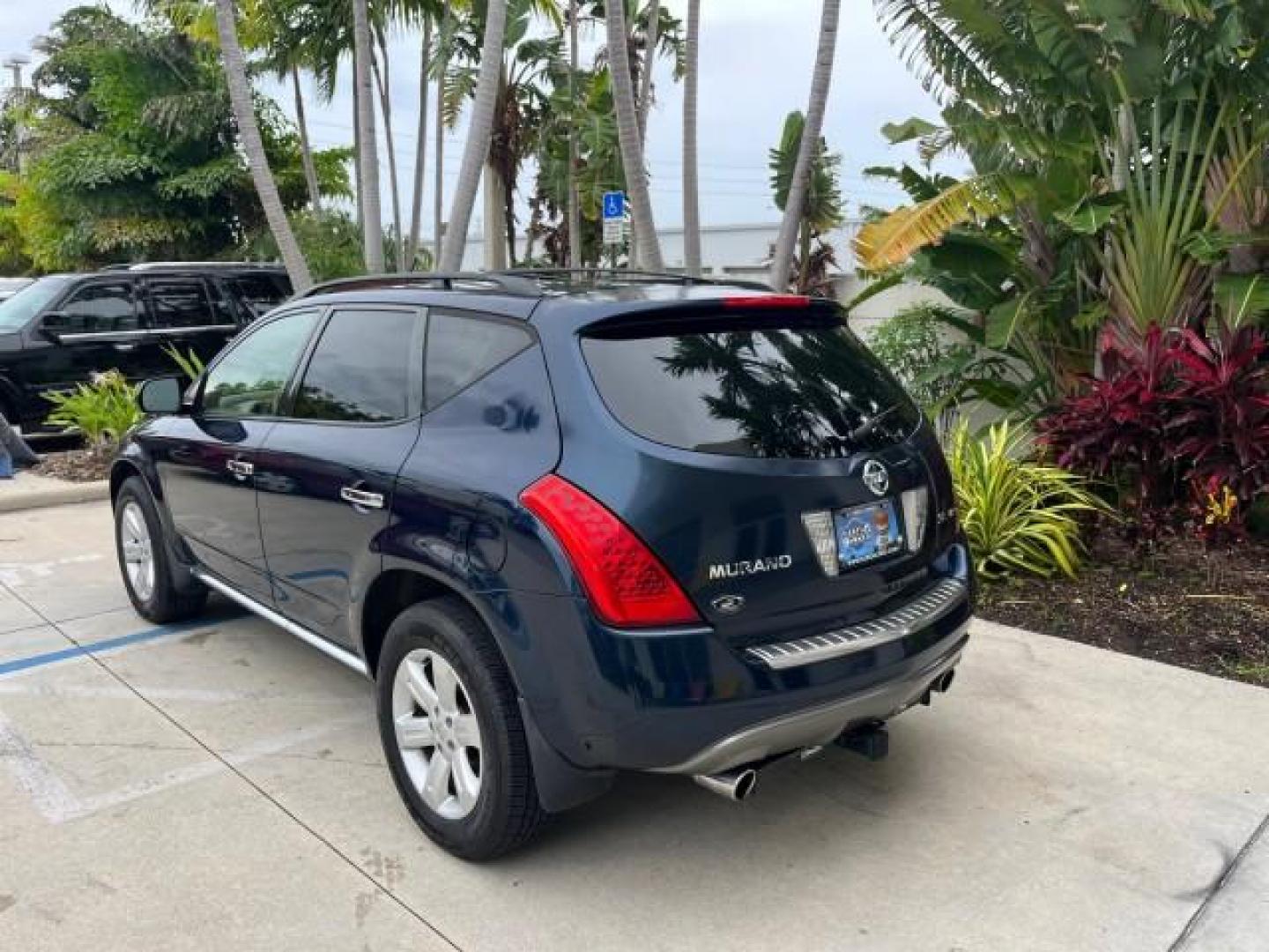 2006 Midnight Blue Pearl /Charcoal Nissan Murano 1 FL AWD SL LOW MILES 74,219 (JN8AZ08W16W) with an 3.5L DOHC MFI V6 Engine engine, Automatic transmission, located at 4701 North Dixie Hwy, Pompano Beach, FL, 33064, (954) 422-2889, 26.240938, -80.123474 - OUR WEBPAGE FLORIDACARS1.COM HAS OVER 100 PHOTOS AND FREE CARFAX LINK 2006 NISSAN MURANO S ROAD READY 3.5L V6 AWD VIN: JN8AZ08W16W531978 NO RECALLAS DUAL AC 4 DOOR WAGON/SPORT UTILITY 1 OWNER FLORIDA SUNROOF 3.5L V6 F DOHC 24V 38 SERVICE RECORDS GASOLINE ALL WHEEL DRIVE POWER LEATHER SEATS ALL WHEEL - Photo#5