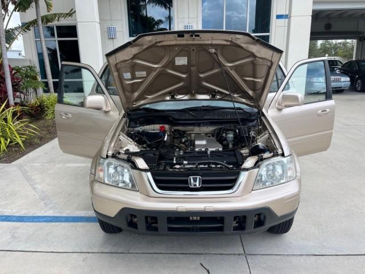 2001 Naples Gold Metallic /Gray Honda CR-V 4X4 SE LOW MILES 83,521 (JHLRD18741S) with an 2.0L DOHC MPFI 16-Valve I4 Engine engine, Automatic transmission, located at 4701 North Dixie Hwy, Pompano Beach, FL, 33064, (954) 422-2889, 26.240938, -80.123474 - OUR WEBPAGE FLORIDACARS1.COM HAS OVER 100 PHOTOS AND FREE CARFAX LINK 2001 HONDA CR-V SE ROAD READY 2.0L I4 VIN: JHLRD18741S003785 LOW MILES 83,521 4 DOOR WAGON/SPORT UTILITY ALL WHEEL DRIVE 4X4 2.0L I4 F SOHC 16V LEATHER SEATS GASOLINE 12 SERVICE RECORDS FRONT WHEEL DRIVE W/ 4X4 POWER MIRRORS AWD A - Photo#16