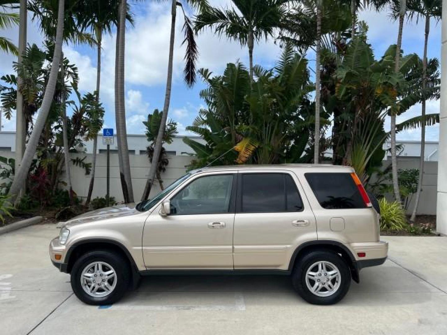 2001 Naples Gold Metallic /Gray Honda CR-V 4X4 SE LOW MILES 83,521 (JHLRD18741S) with an 2.0L DOHC MPFI 16-Valve I4 Engine engine, Automatic transmission, located at 4701 North Dixie Hwy, Pompano Beach, FL, 33064, (954) 422-2889, 26.240938, -80.123474 - OUR WEBPAGE FLORIDACARS1.COM HAS OVER 100 PHOTOS AND FREE CARFAX LINK 2001 HONDA CR-V SE ROAD READY 2.0L I4 VIN: JHLRD18741S003785 LOW MILES 83,521 4 DOOR WAGON/SPORT UTILITY ALL WHEEL DRIVE 4X4 2.0L I4 F SOHC 16V LEATHER SEATS GASOLINE 12 SERVICE RECORDS FRONT WHEEL DRIVE W/ 4X4 POWER MIRRORS AWD A - Photo#4