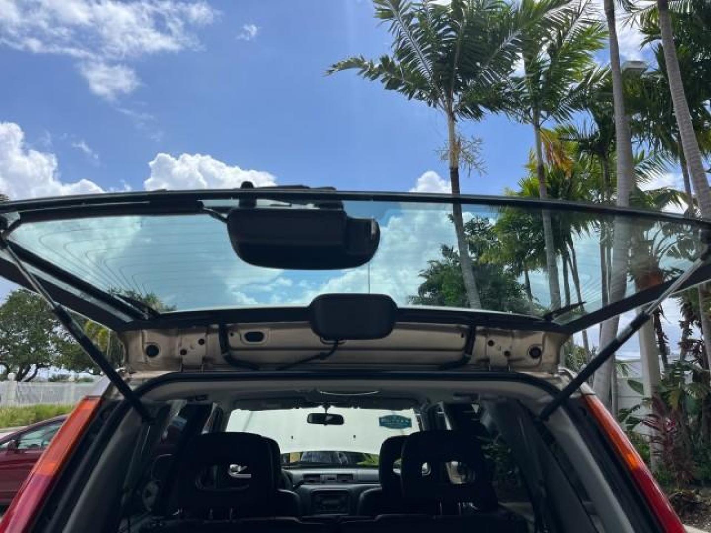 2001 Naples Gold Metallic /Gray Honda CR-V 4X4 SE LOW MILES 83,521 (JHLRD18741S) with an 2.0L DOHC MPFI 16-Valve I4 Engine engine, Automatic transmission, located at 4701 North Dixie Hwy, Pompano Beach, FL, 33064, (954) 422-2889, 26.240938, -80.123474 - OUR WEBPAGE FLORIDACARS1.COM HAS OVER 100 PHOTOS AND FREE CARFAX LINK 2001 HONDA CR-V SE ROAD READY 2.0L I4 VIN: JHLRD18741S003785 LOW MILES 83,521 4 DOOR WAGON/SPORT UTILITY ALL WHEEL DRIVE 4X4 2.0L I4 F SOHC 16V LEATHER SEATS GASOLINE 12 SERVICE RECORDS FRONT WHEEL DRIVE W/ 4X4 POWER MIRRORS AWD A - Photo#78