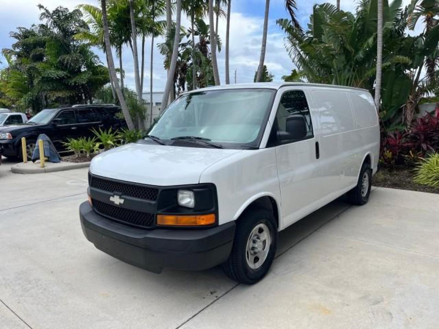 2006 Summit White /Medium Dark Pewter Chevrolet Express Cargo Van 1 FL LOW MILES 46,768 (1GCFG15X261) with an 4.3L Vortec 4300 V6 MFI Engine engine, Automatic transmission, located at 4701 North Dixie Hwy, Pompano Beach, FL, 33064, (954) 422-2889, 26.240938, -80.123474 - OUR WEBPAGE FLORIDACARS1.COM HAS OVER 100 PHOTOS AND FREE CARFAX LINK 2006 CHEVROLET EXPRESS 1500 ROAD READY WORK READY VIN: 1GCFG15X261224021 NO ACCIDENTS NO RECALLS VAN 1 OWNER FLORIDA 4.3L V6 F LOW MILES 46,768 4.3L V6 GASOLINE 10 SERVICE RECORDS REAR WHEEL DRIVE 9 FT CARGO SPACE Anti-Theft Syste - Photo#3