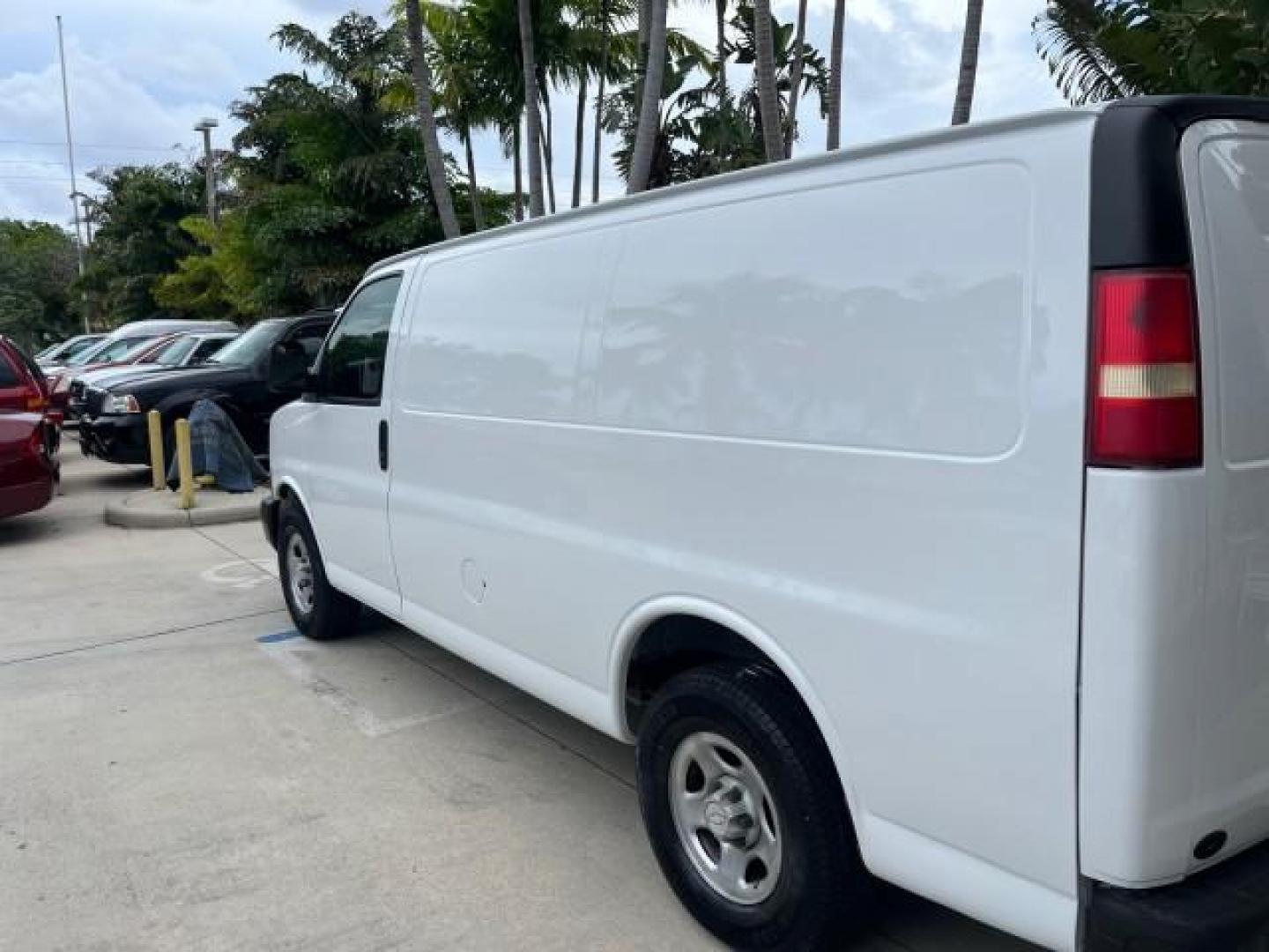 2006 Summit White /Medium Dark Pewter Chevrolet Express Cargo Van 1 FL LOW MILES 46,768 (1GCFG15X261) with an 4.3L Vortec 4300 V6 MFI Engine engine, Automatic transmission, located at 4701 North Dixie Hwy, Pompano Beach, FL, 33064, (954) 422-2889, 26.240938, -80.123474 - OUR WEBPAGE FLORIDACARS1.COM HAS OVER 100 PHOTOS AND FREE CARFAX LINK 2006 CHEVROLET EXPRESS 1500 ROAD READY WORK READY VIN: 1GCFG15X261224021 NO ACCIDENTS NO RECALLS VAN 1 OWNER FLORIDA 4.3L V6 F LOW MILES 46,768 4.3L V6 GASOLINE 10 SERVICE RECORDS REAR WHEEL DRIVE 9 FT CARGO SPACE Anti-Theft Syste - Photo#86