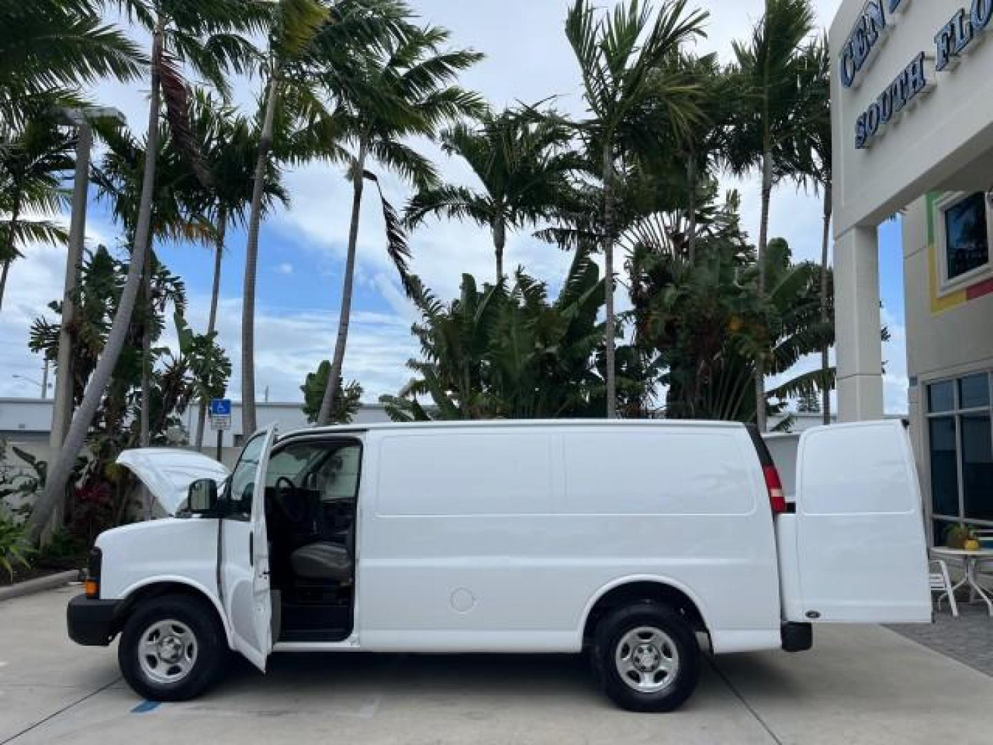 2006 Summit White /Medium Dark Pewter Chevrolet Express Cargo Van 1 FL LOW MILES 46,768 (1GCFG15X261) with an 4.3L Vortec 4300 V6 MFI Engine engine, Automatic transmission, located at 4701 North Dixie Hwy, Pompano Beach, FL, 33064, (954) 422-2889, 26.240938, -80.123474 - OUR WEBPAGE FLORIDACARS1.COM HAS OVER 100 PHOTOS AND FREE CARFAX LINK 2006 CHEVROLET EXPRESS 1500 ROAD READY WORK READY VIN: 1GCFG15X261224021 NO ACCIDENTS NO RECALLS VAN 1 OWNER FLORIDA 4.3L V6 F LOW MILES 46,768 4.3L V6 GASOLINE 10 SERVICE RECORDS REAR WHEEL DRIVE 9 FT CARGO SPACE Anti-Theft Syste - Photo#8