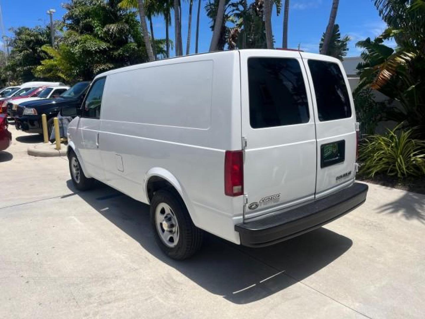 2004 Summit White /Neutral Chevrolet Astro Cargo Van LOW MILES 43,496 (1GCDM19X54B) with an 4.3L Vortec 4300 V6 MFI Engine engine, Automatic transmission, located at 4701 North Dixie Hwy, Pompano Beach, FL, 33064, (954) 422-2889, 26.240938, -80.123474 - OUR WEBPAGE FLORIDACARS1.COM HAS OVER 100 PHOTOS AND FREE CARFAX LINK 2004 CHEVROLET ASTRO ROAD READY 4.3L V6 VIN: 1GCDM19X54B119359 NO ACCIDENTS VAN NO RECALLS 4.3L V6 F LOW MILES 43,496 GASOLINE 6 SERVICE RECORDS REAR WHEEL DRIVE WORK READY Front Bucket Seats RWD THIS IS ONE OF THE NICEST CHEVY S - Photo#5