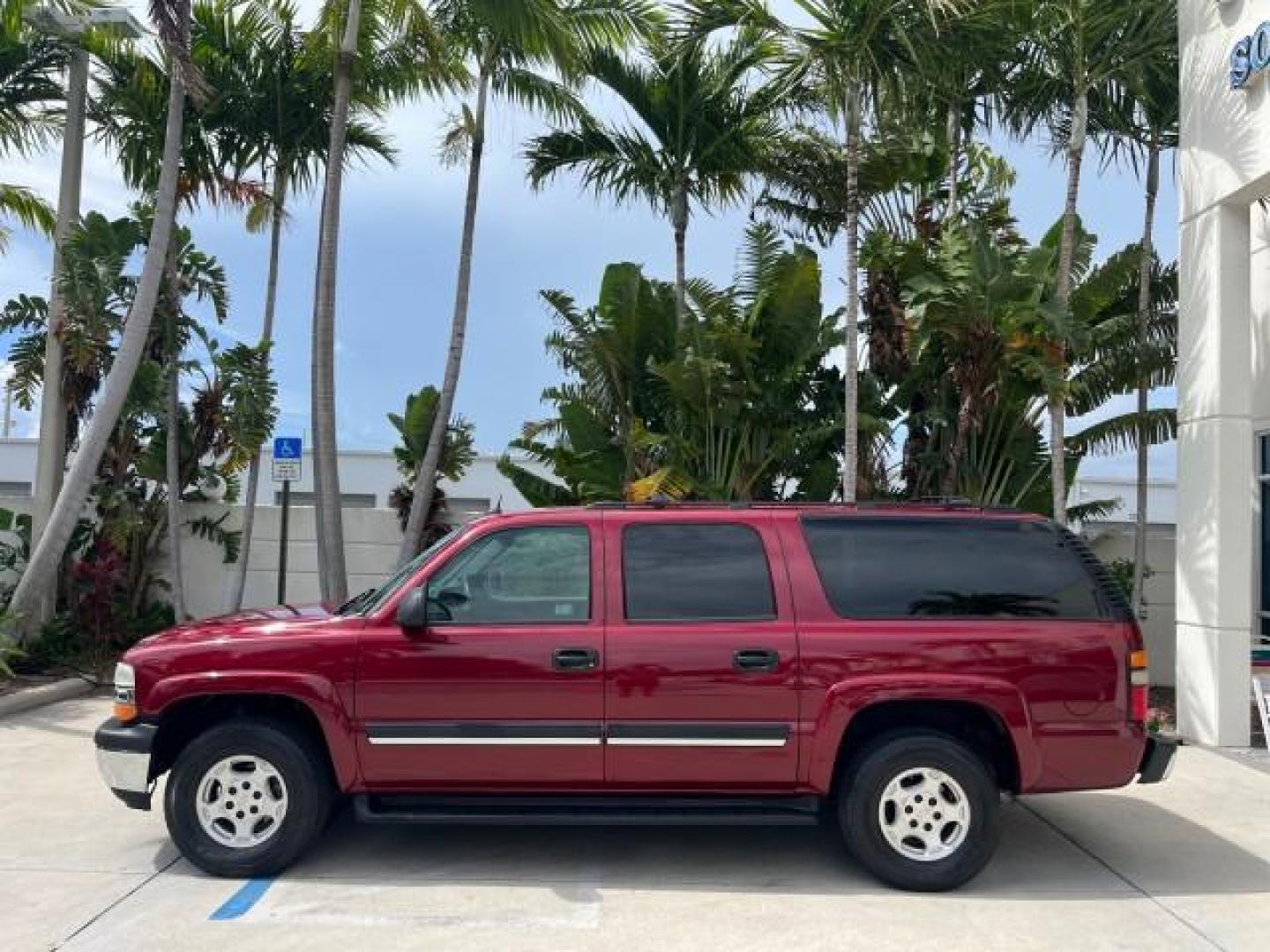 2005 Sport Red Metallic /Gray/Dark Charcoal Chevrolet Suburban LS 4X4 LOW MILES (3GNFK16Z55G) with an 5.3L Vortec 5300 V8 SFI Flex-Fuel Engine engine, Automatic transmission, located at 4701 North Dixie Hwy, Pompano Beach, FL, 33064, (954) 422-2889, 26.240938, -80.123474 - OUR WEBPAGE FLORIDACARS1.COM HAS OVER 100 PHOTOS AND FREE CARFAX LINK 2005 CHEVROLET SUBURBAN 1500 LS NEW $ 42,160 ROAD READY VIN: 3GNFK16Z55G214878 NO ACCIDENTS 5.3L V8 4 DOOR WAGON/SPORT UTILITY NO RECALLS 4X4 5.3L V8 F 3 ROW SEATS FLEX FUEL DUAL AC POWER SEATS/MIRRORS REAR WHEEL DRIVE W/ 4X4 LOW - Photo#4