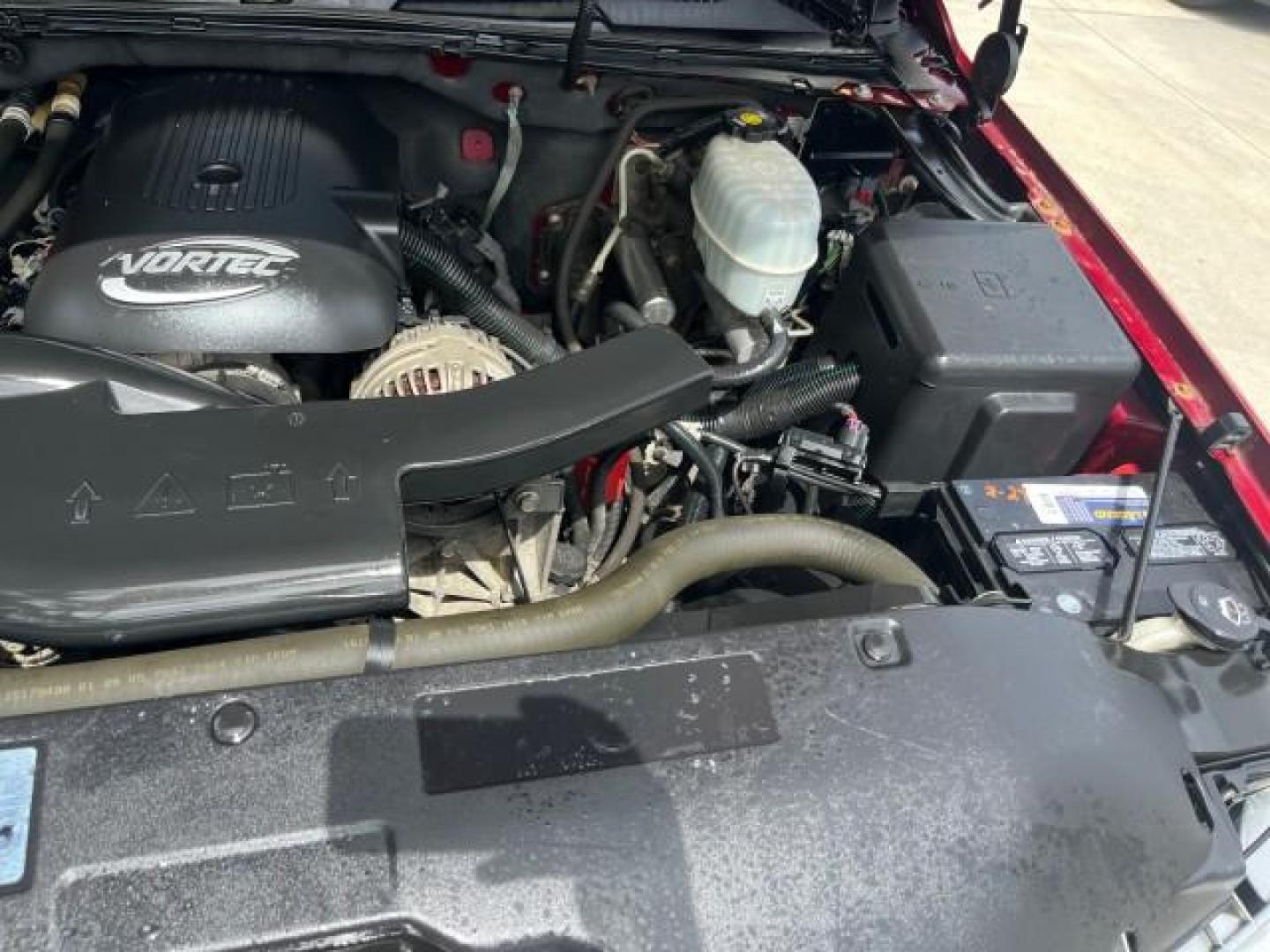 2005 Sport Red Metallic /Gray/Dark Charcoal Chevrolet Suburban LS 4X4 LOW MILES (3GNFK16Z55G) with an 5.3L Vortec 5300 V8 SFI Flex-Fuel Engine engine, Automatic transmission, located at 4701 North Dixie Hwy, Pompano Beach, FL, 33064, (954) 422-2889, 26.240938, -80.123474 - OUR WEBPAGE FLORIDACARS1.COM HAS OVER 100 PHOTOS AND FREE CARFAX LINK 2005 CHEVROLET SUBURBAN 1500 LS NEW $ 42,160 ROAD READY VIN: 3GNFK16Z55G214878 NO ACCIDENTS 5.3L V8 4 DOOR WAGON/SPORT UTILITY NO RECALLS 4X4 5.3L V8 F 3 ROW SEATS FLEX FUEL DUAL AC POWER SEATS/MIRRORS REAR WHEEL DRIVE W/ 4X4 LOW - Photo#72