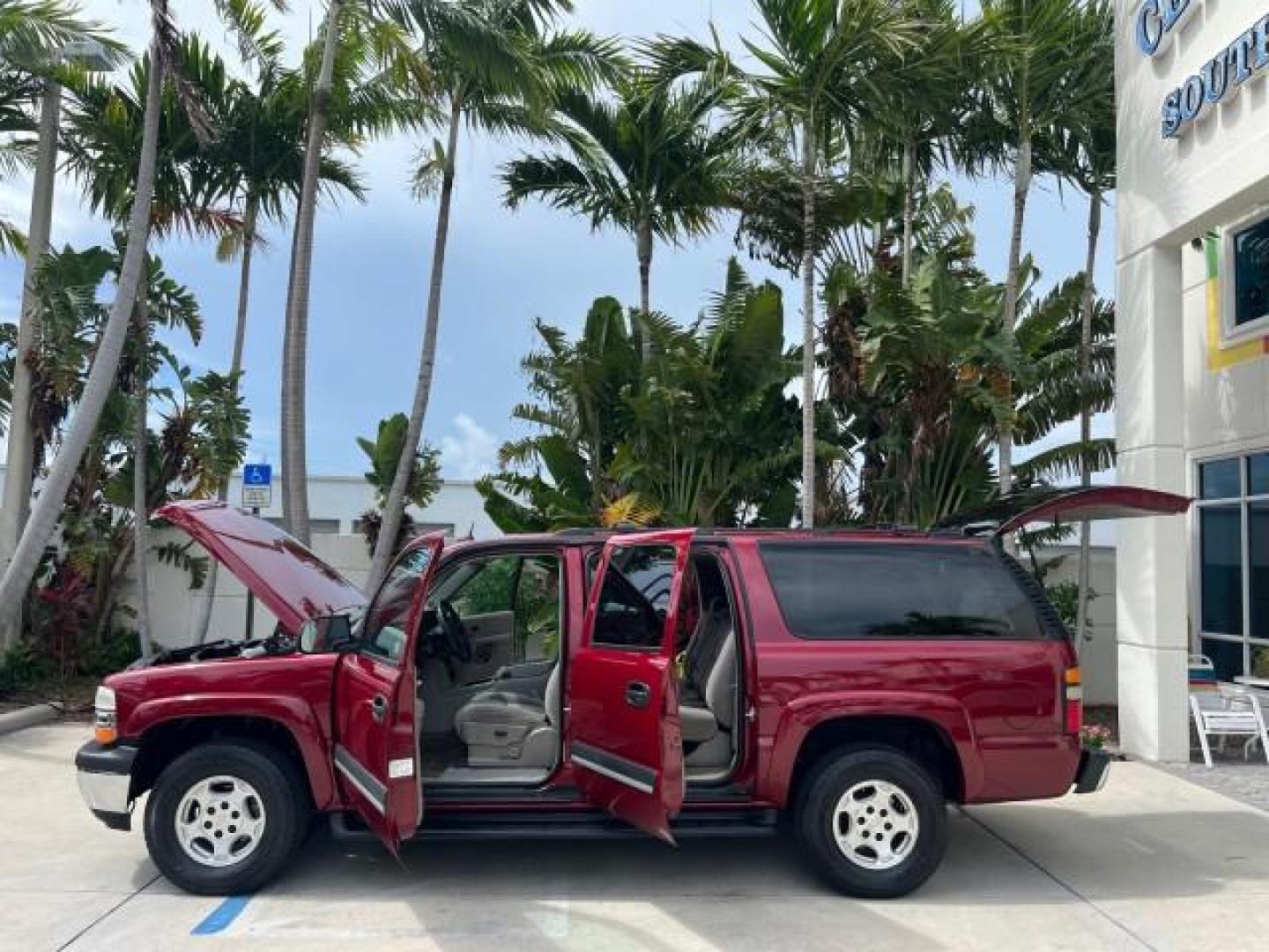 2005 Sport Red Metallic /Gray/Dark Charcoal Chevrolet Suburban LS 4X4 LOW MILES (3GNFK16Z55G) with an 5.3L Vortec 5300 V8 SFI Flex-Fuel Engine engine, Automatic transmission, located at 4701 North Dixie Hwy, Pompano Beach, FL, 33064, (954) 422-2889, 26.240938, -80.123474 - OUR WEBPAGE FLORIDACARS1.COM HAS OVER 100 PHOTOS AND FREE CARFAX LINK 2005 CHEVROLET SUBURBAN 1500 LS NEW $ 42,160 ROAD READY VIN: 3GNFK16Z55G214878 NO ACCIDENTS 5.3L V8 4 DOOR WAGON/SPORT UTILITY NO RECALLS 4X4 5.3L V8 F 3 ROW SEATS FLEX FUEL DUAL AC POWER SEATS/MIRRORS REAR WHEEL DRIVE W/ 4X4 LOW - Photo#8