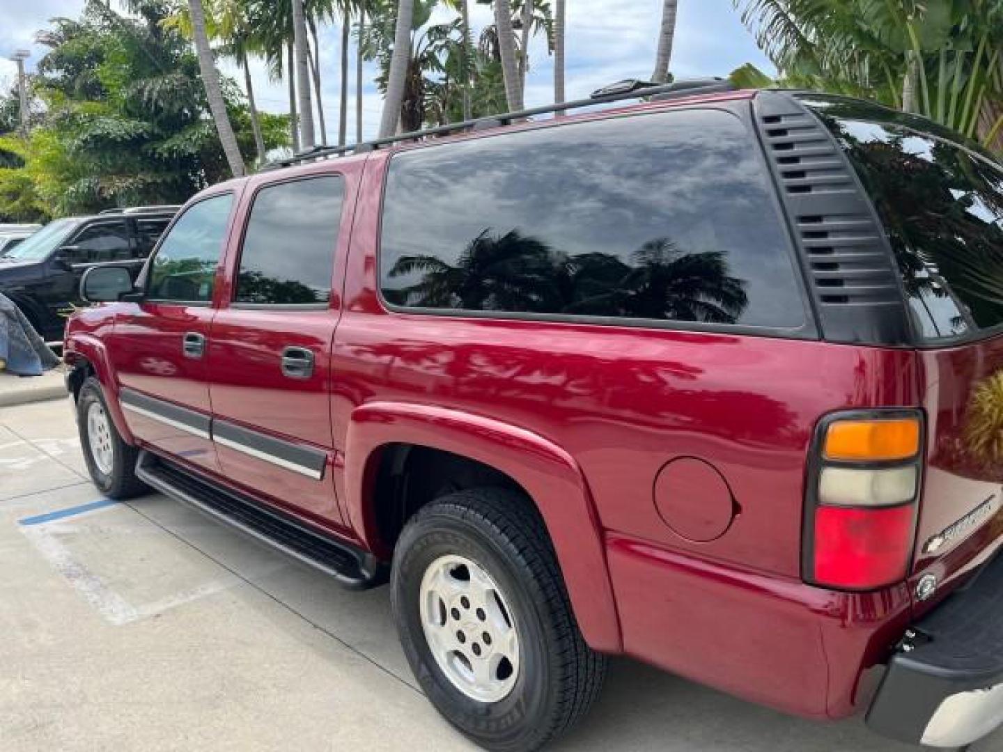 2005 Sport Red Metallic /Gray/Dark Charcoal Chevrolet Suburban LS 4X4 LOW MILES (3GNFK16Z55G) with an 5.3L Vortec 5300 V8 SFI Flex-Fuel Engine engine, Automatic transmission, located at 4701 North Dixie Hwy, Pompano Beach, FL, 33064, (954) 422-2889, 26.240938, -80.123474 - OUR WEBPAGE FLORIDACARS1.COM HAS OVER 100 PHOTOS AND FREE CARFAX LINK 2005 CHEVROLET SUBURBAN 1500 LS NEW $ 42,160 ROAD READY VIN: 3GNFK16Z55G214878 NO ACCIDENTS 5.3L V8 4 DOOR WAGON/SPORT UTILITY NO RECALLS 4X4 5.3L V8 F 3 ROW SEATS FLEX FUEL DUAL AC POWER SEATS/MIRRORS REAR WHEEL DRIVE W/ 4X4 LOW - Photo#92