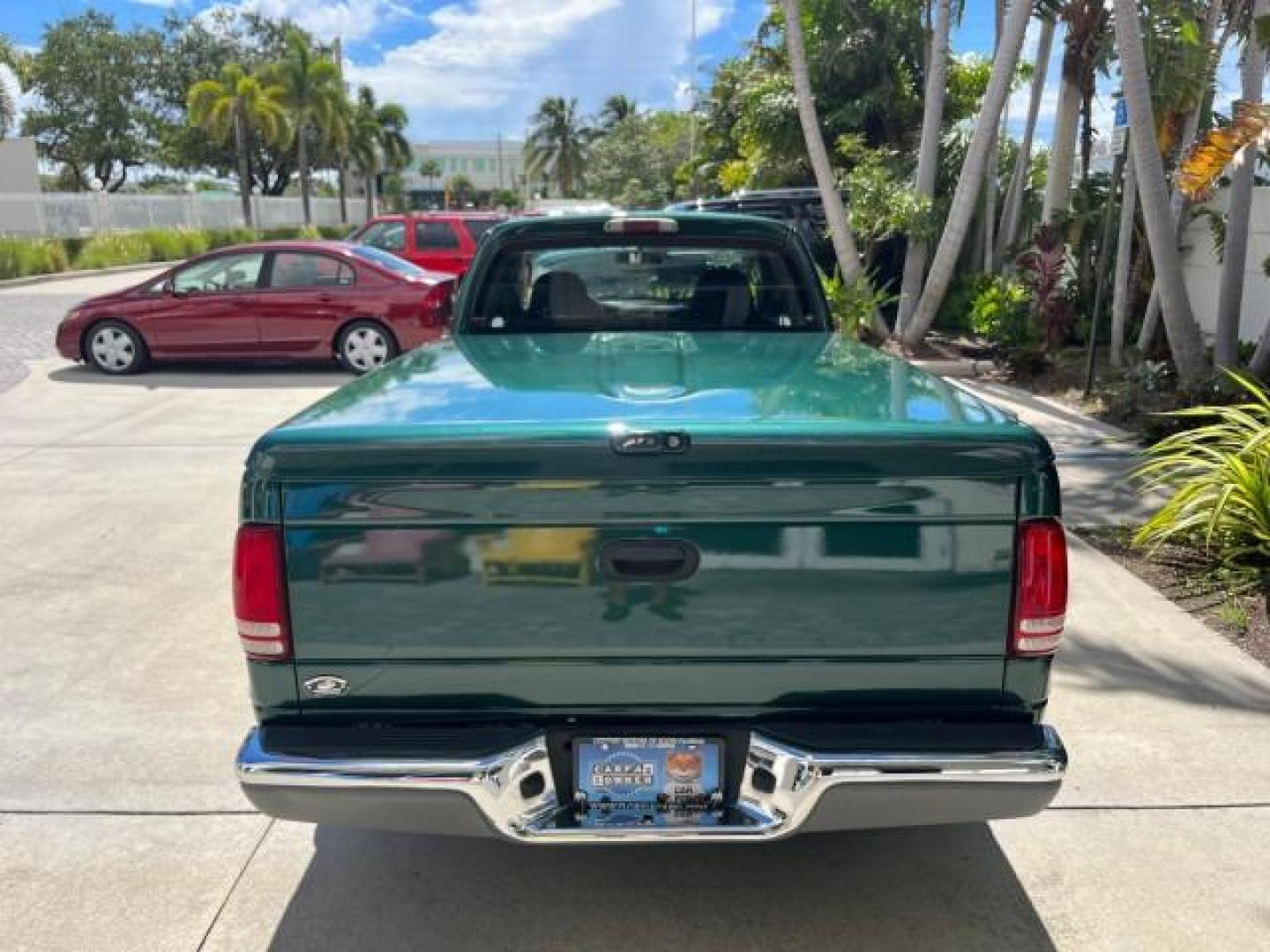 2001 Forest Green Pearl /Dark Slate Gray Dodge Dakota 1 FL SLT LOW MILES 85,601 (1B7GL22X51S) with an 3.9L SMPI V6 Magnum Engine engine, Automatic transmission, located at 4701 North Dixie Hwy, Pompano Beach, FL, 33064, (954) 422-2889, 26.240938, -80.123474 - OUR WEBPAGE FLORIDACARS1.COM HAS OVER 100 PHOTOS AND FREE CARFAX LINK 2001 DODGE DAKOTA AC FIBERGLASS TONNEAU COVER EASILY REMOVES IF NEEDED ROAD READY 3.9L V6 VIN: 1B7GL22X51S342576 NO ACCIDENTS CLUB CAB PICKUP 1 OWNER FLORIDA 3.9L V6 F OHV LOW MILES 85,601 GASOLINE 6,5 FT BED LENGTH REAR WHEEL DRI - Photo#80